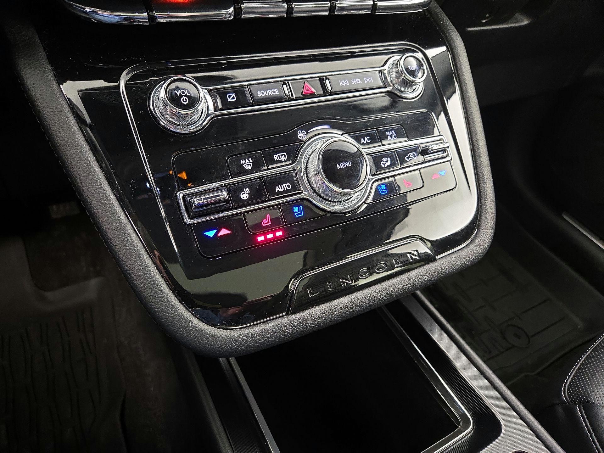 Thumbnail: 2022 Lincoln Corsair - 17