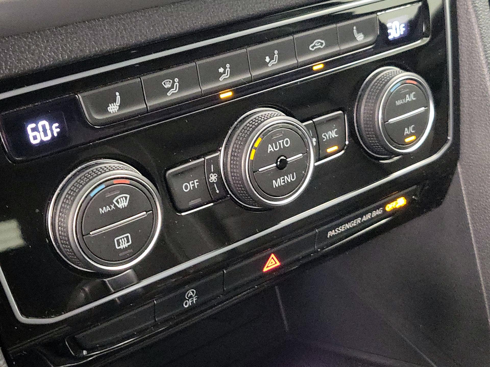 Thumbnail: 2022 Volkswagen Atlas - 16