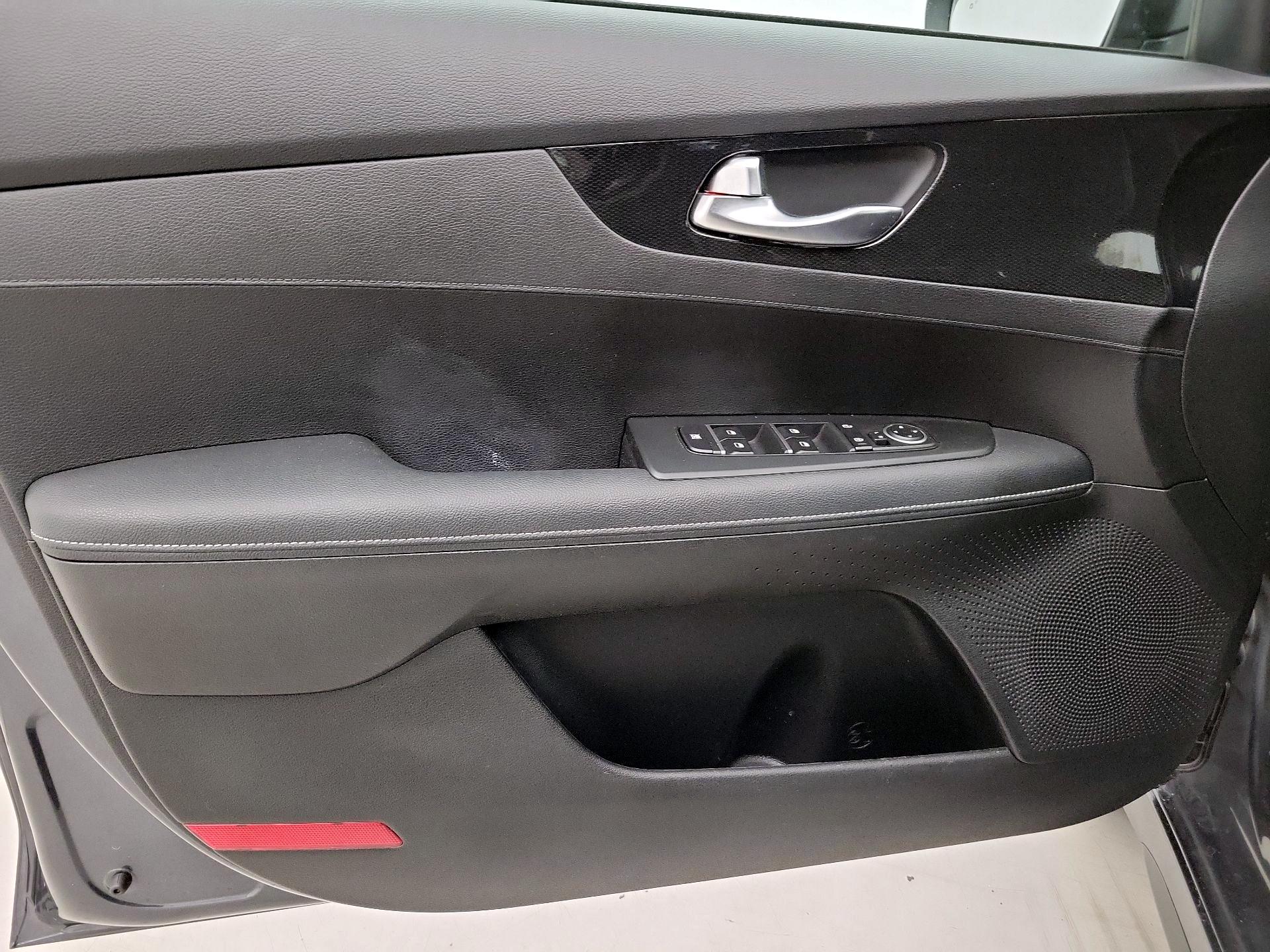 Thumbnail: 2023 Kia Forte - 12