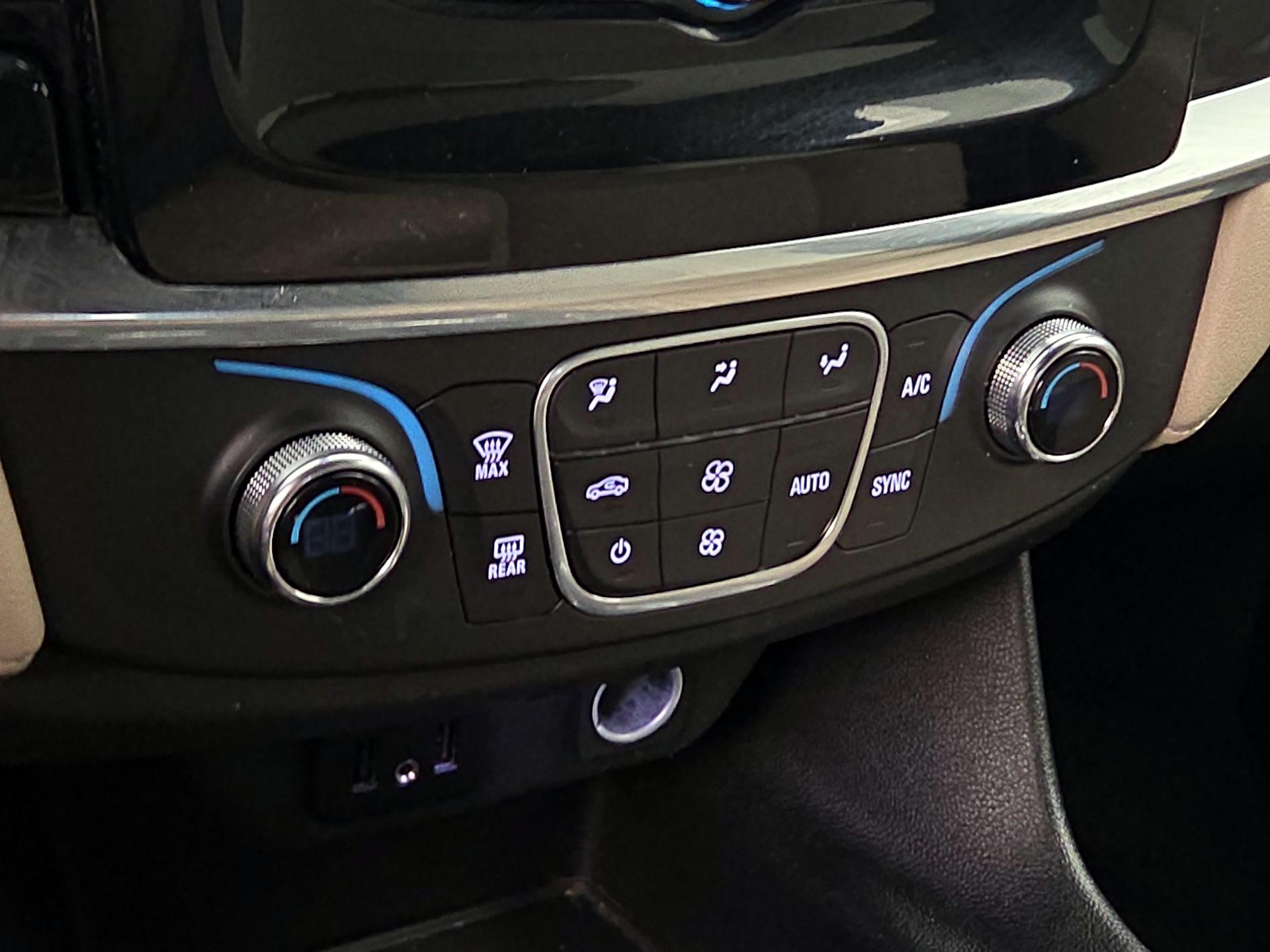 Thumbnail: 2023 Chevrolet Traverse - 16