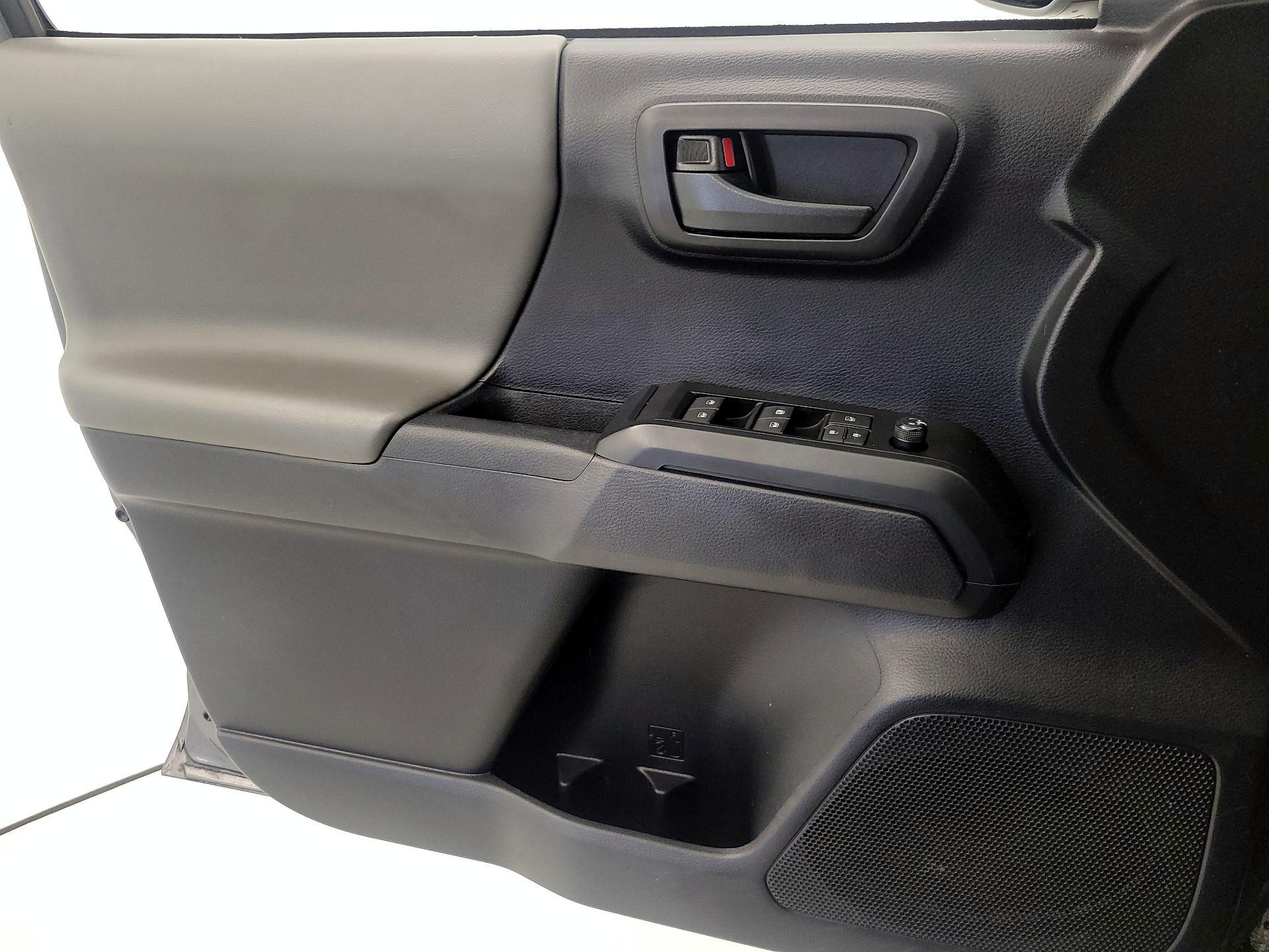 Thumbnail: 2020 Toyota Tacoma - 12