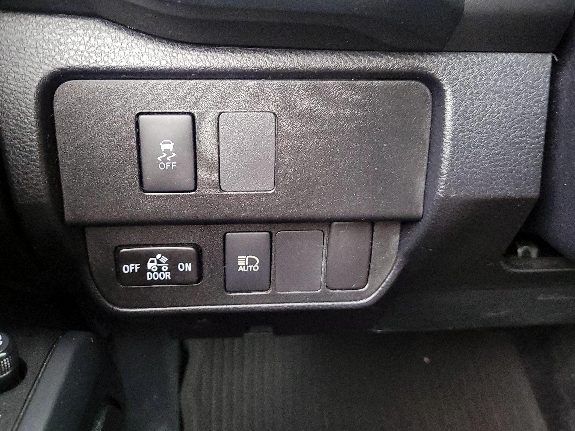 Thumbnail: 2020 Toyota Tacoma - 13