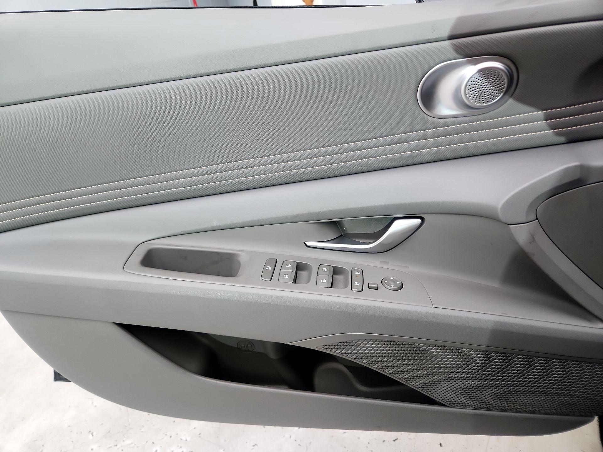 Thumbnail: 2025 Hyundai Elantra - 12