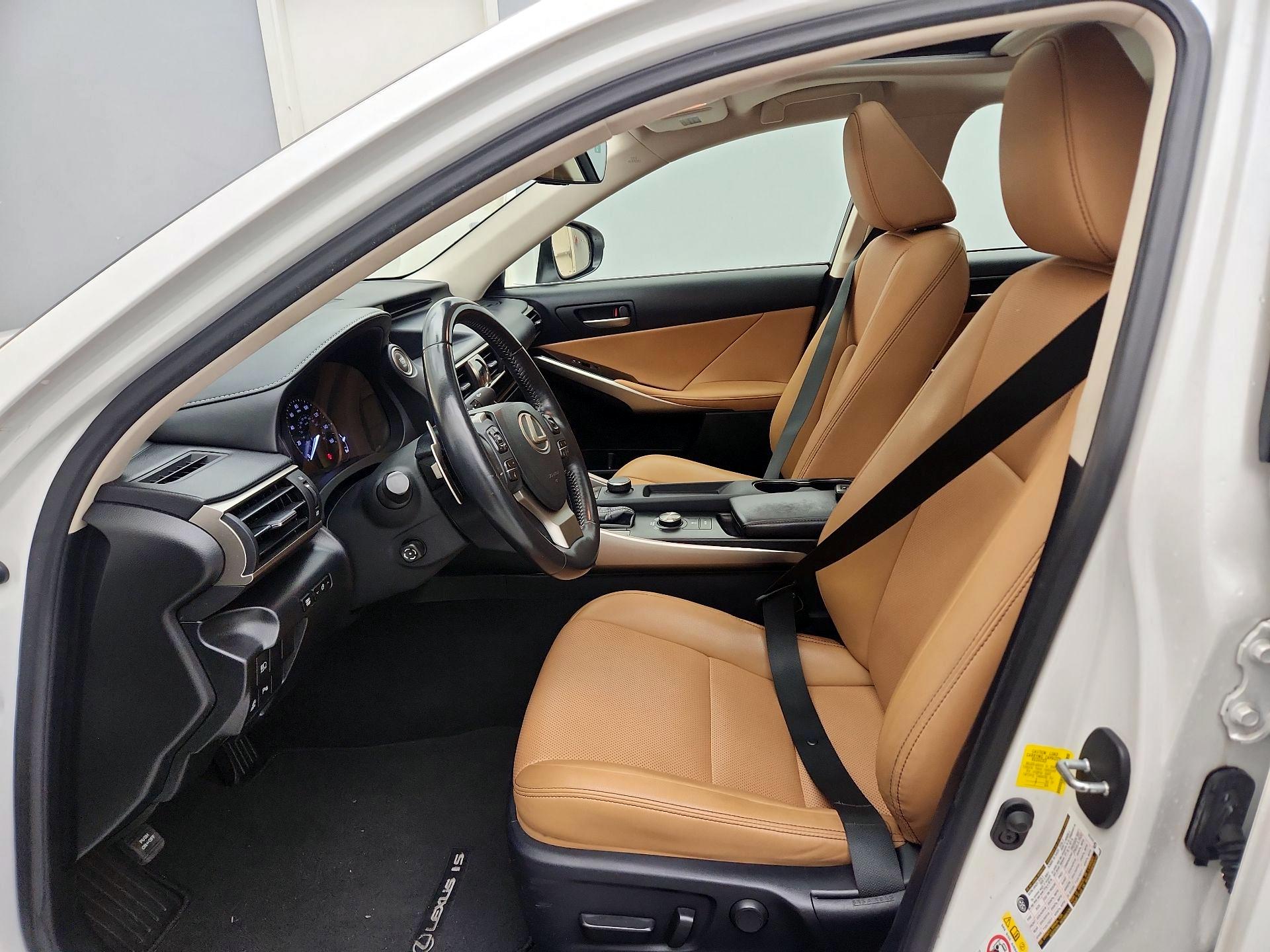 Thumbnail: 2019 Lexus IS - 11