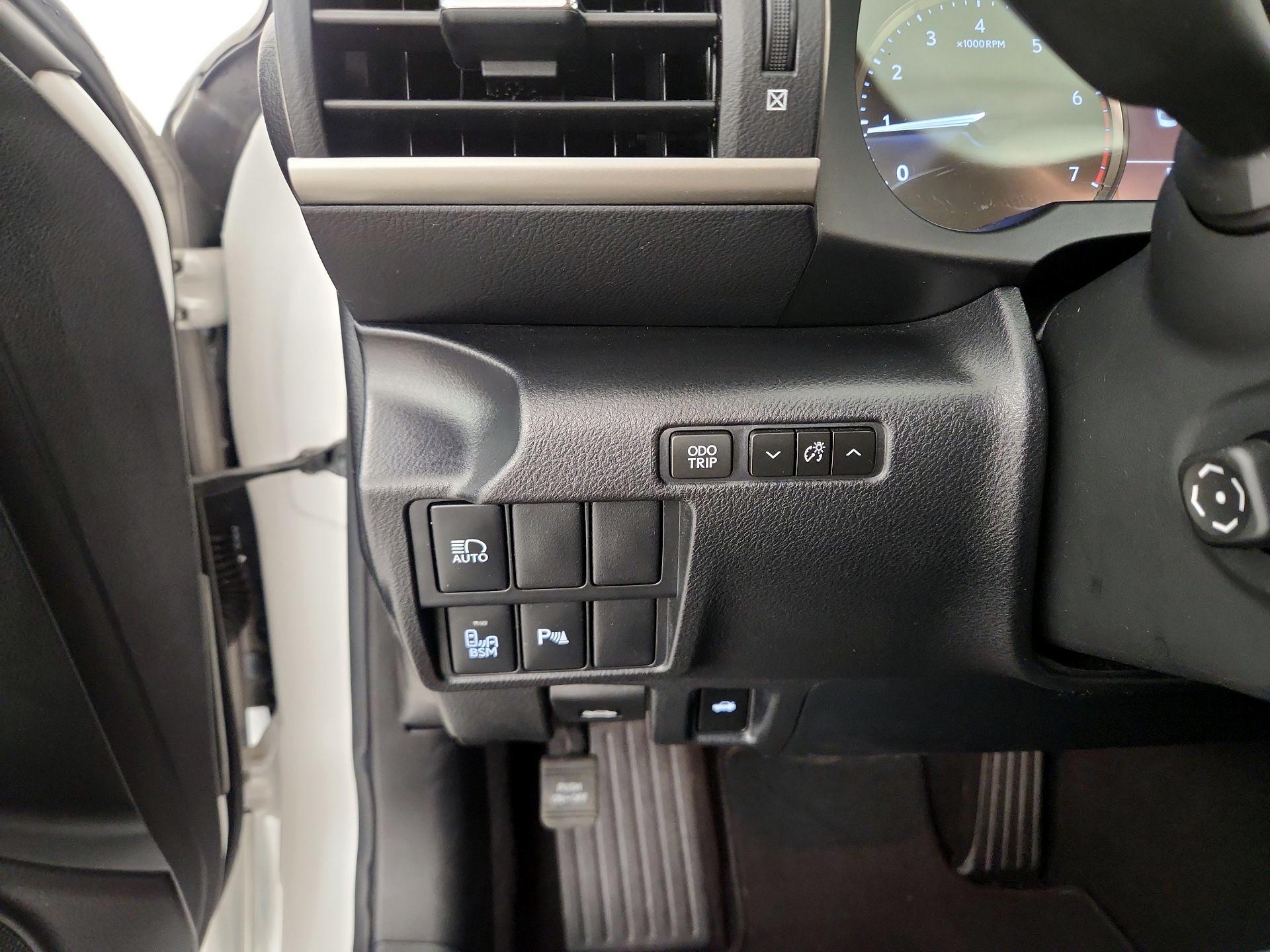 Thumbnail: 2019 Lexus IS - 13