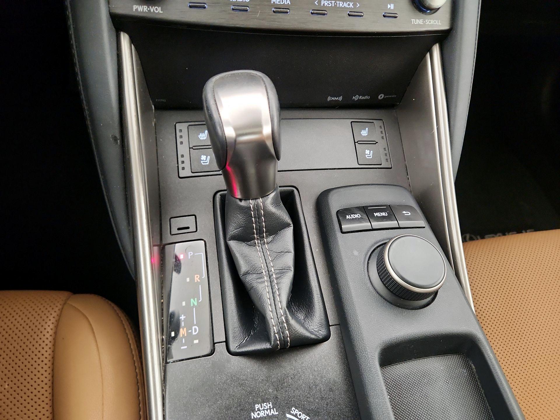 Thumbnail: 2019 Lexus IS - 17