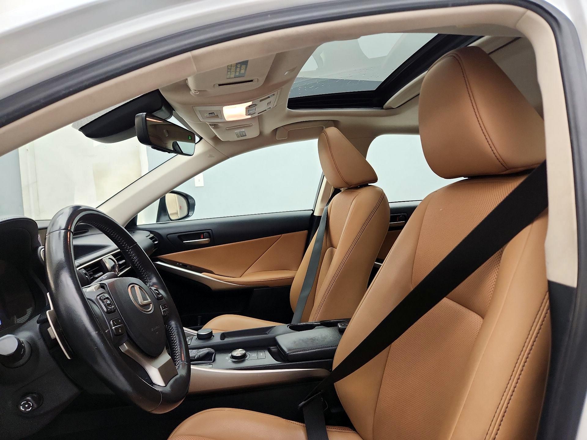 Thumbnail: 2019 Lexus IS - 18