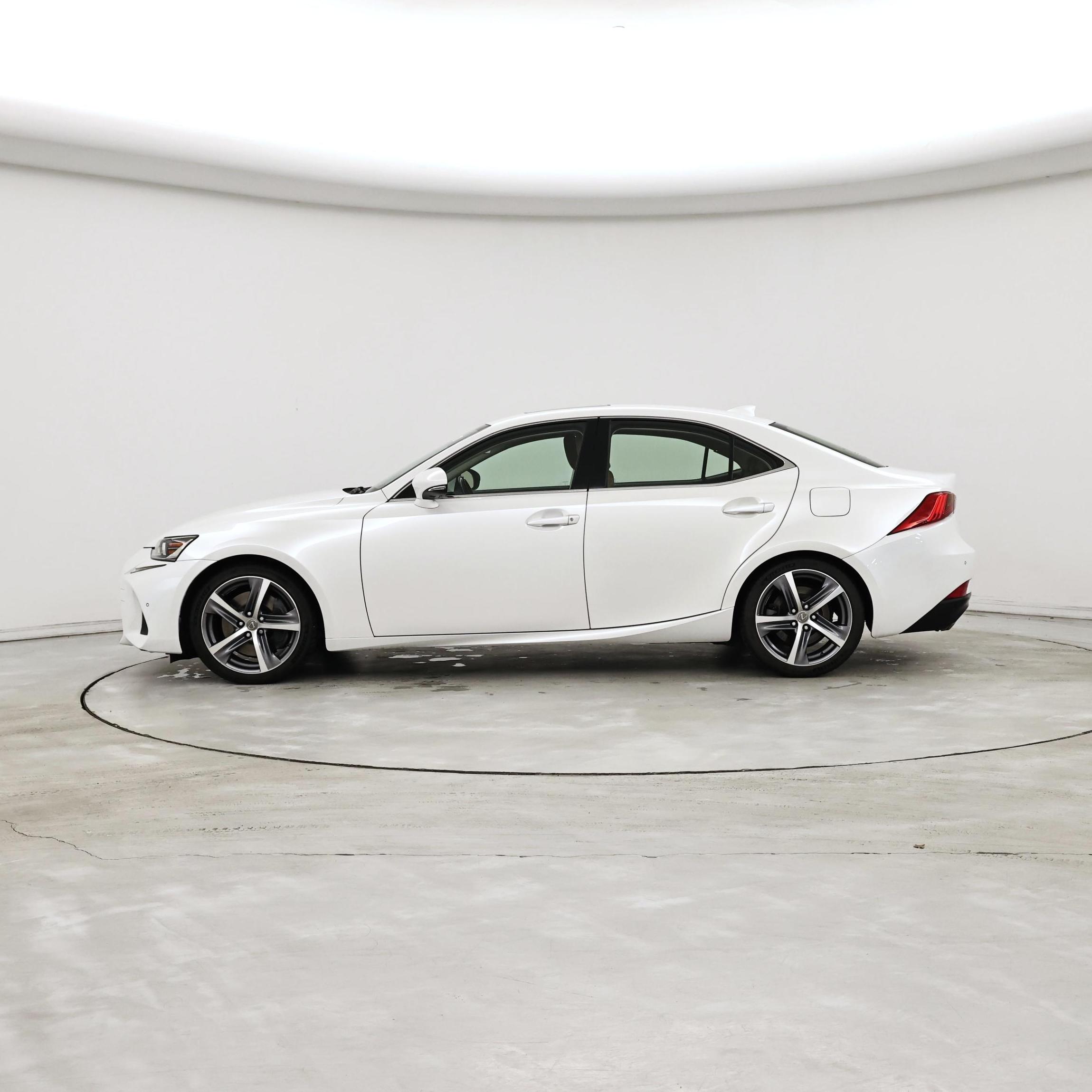 Thumbnail: 2019 Lexus IS - 3