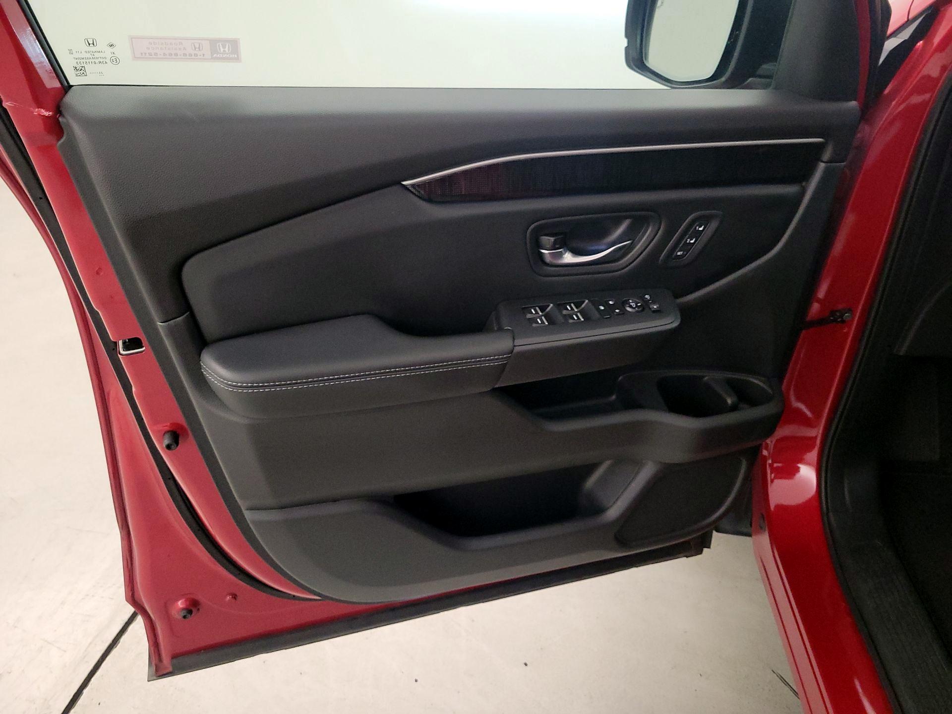 Thumbnail: 2024 Honda Pilot - 12