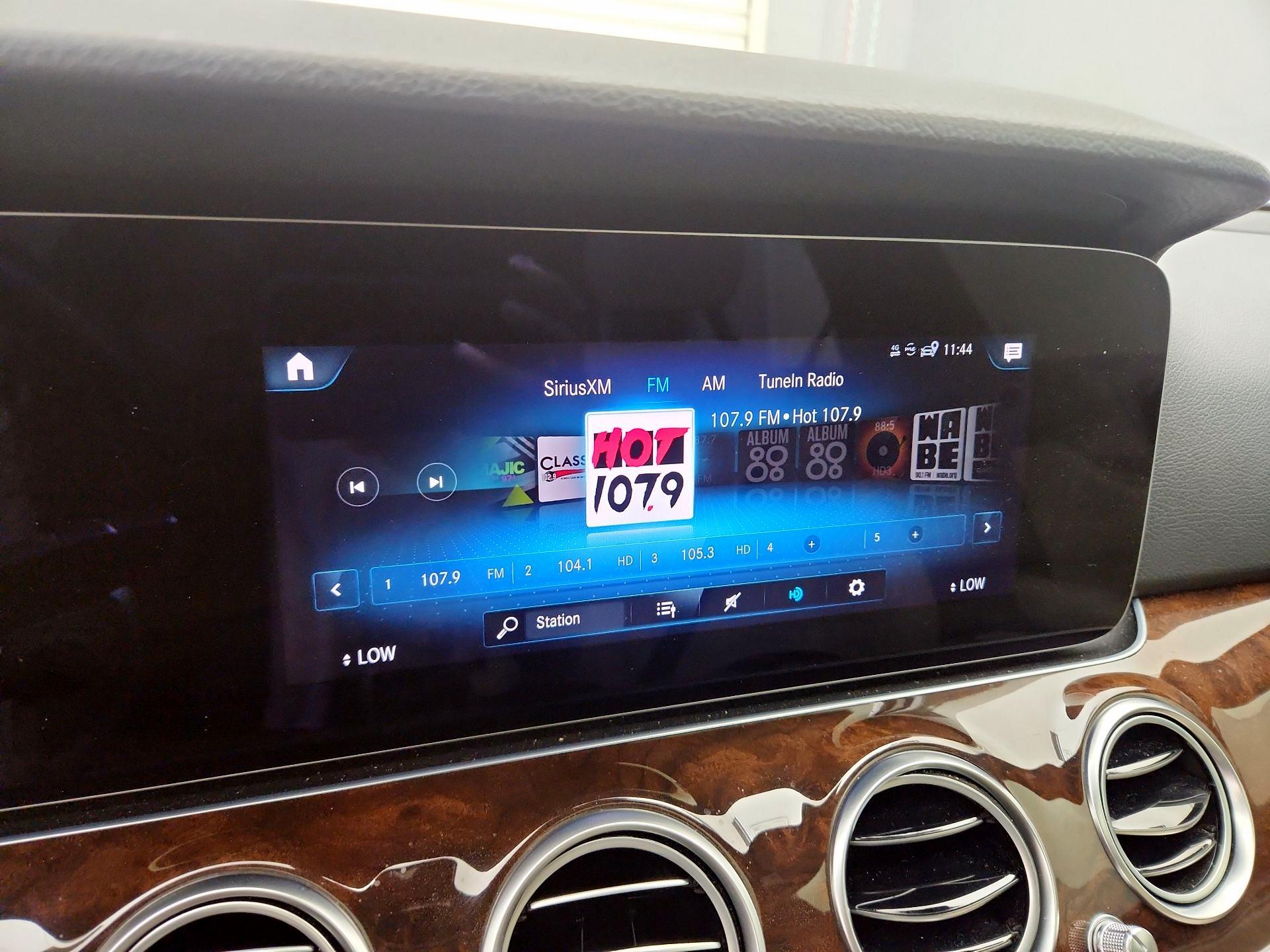 Thumbnail: 2022 Mercedes-Benz E-Class - 16