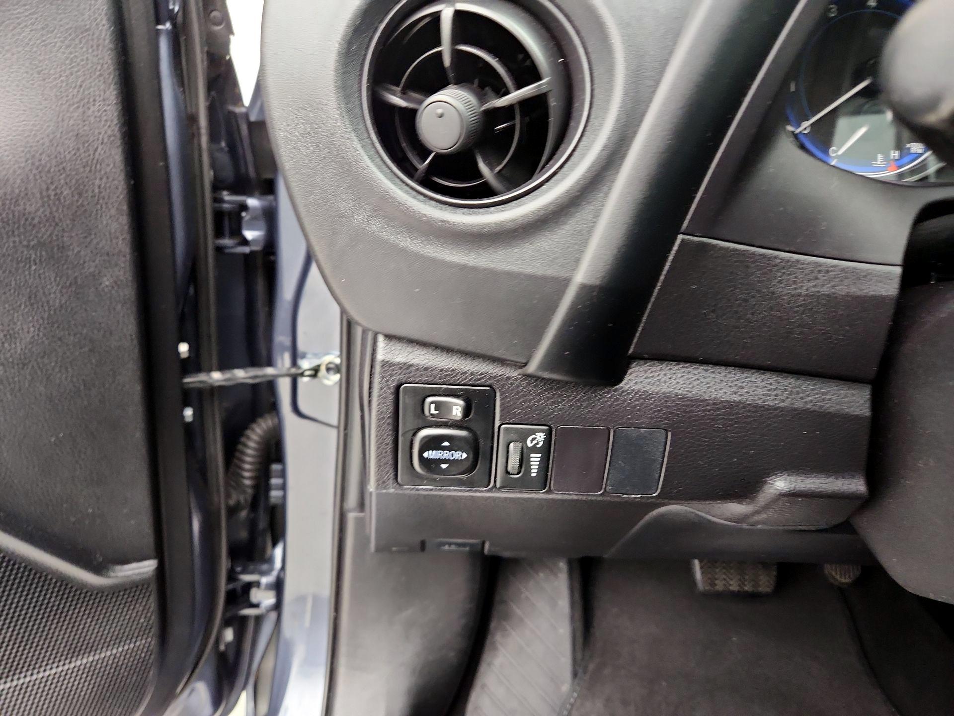 Thumbnail: 2018 Toyota Corolla - 13