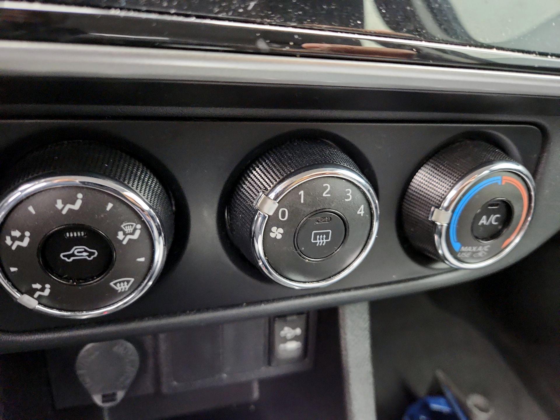 Thumbnail: 2018 Toyota Corolla - 16