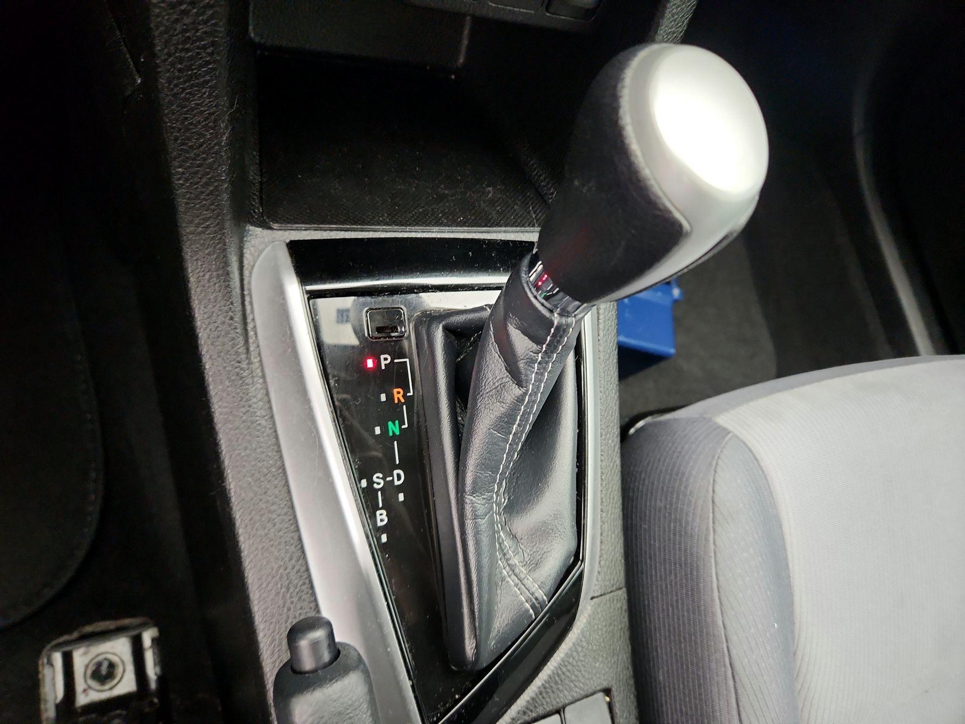 Thumbnail: 2018 Toyota Corolla - 17