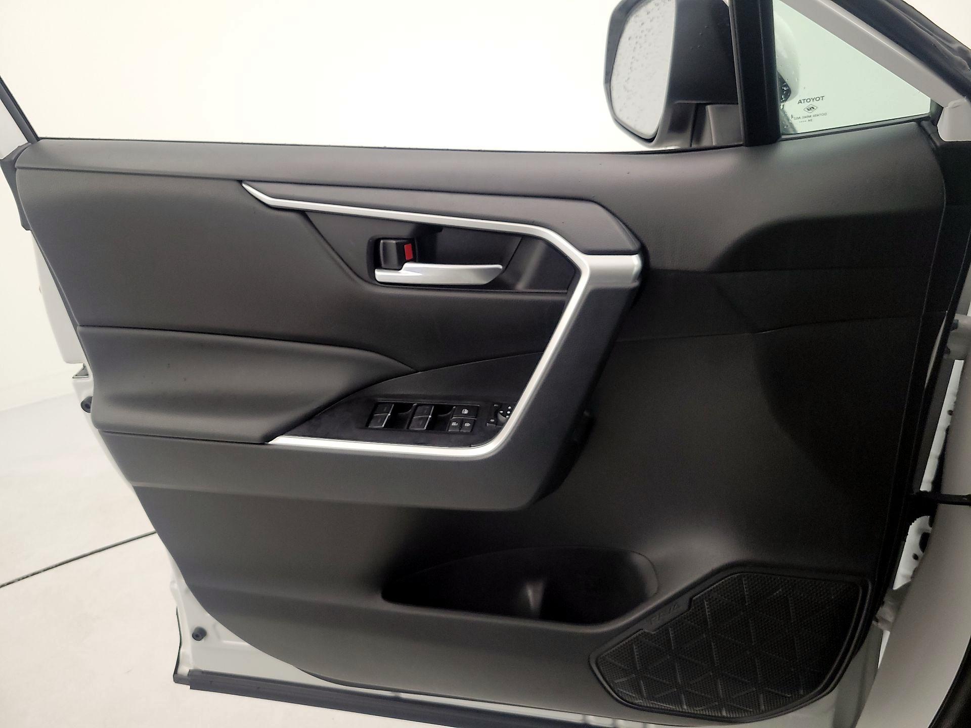 Thumbnail: 2025 Toyota RAV4 - 12