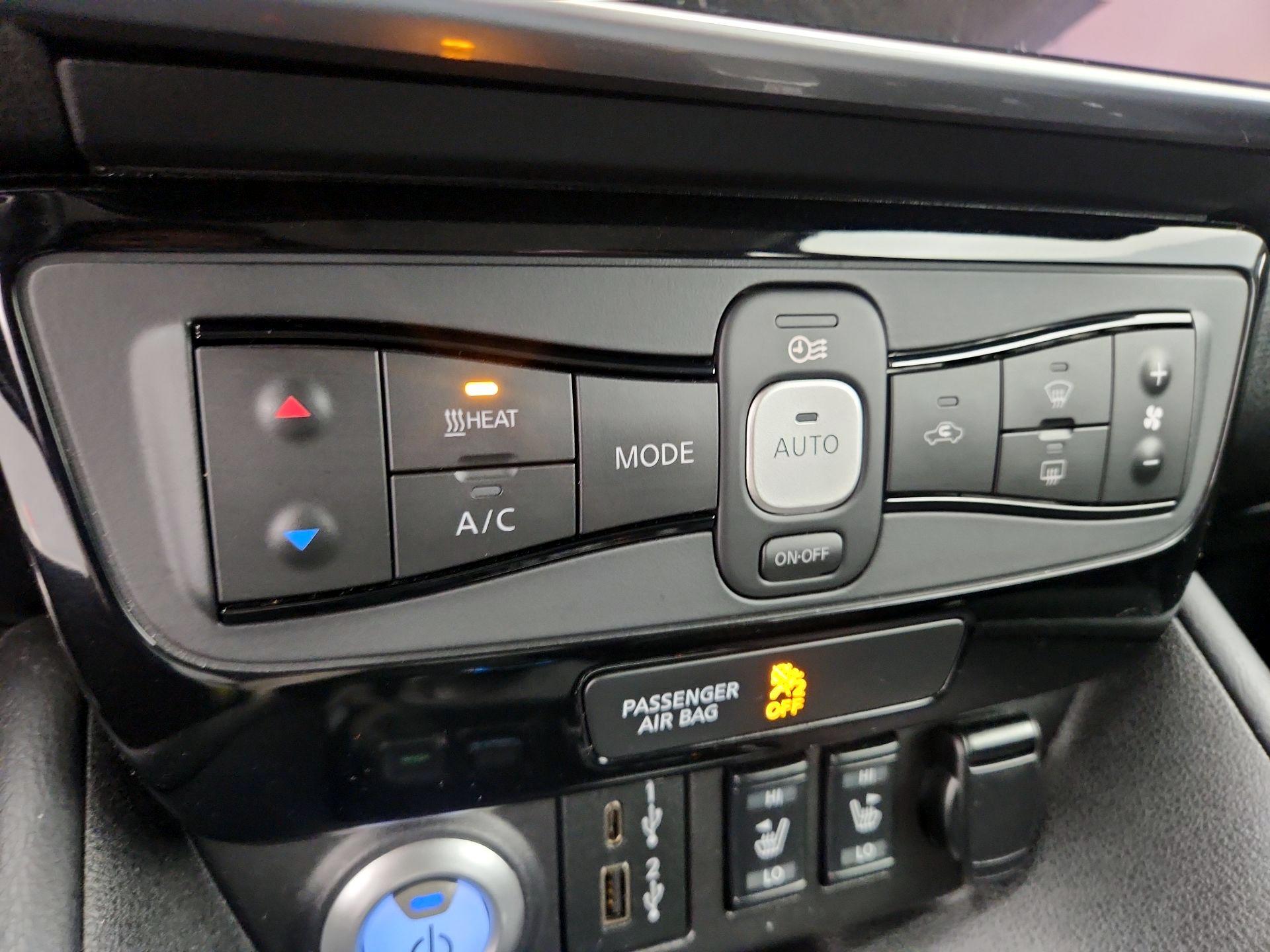 Thumbnail: 2020 Nissan Leaf - 17