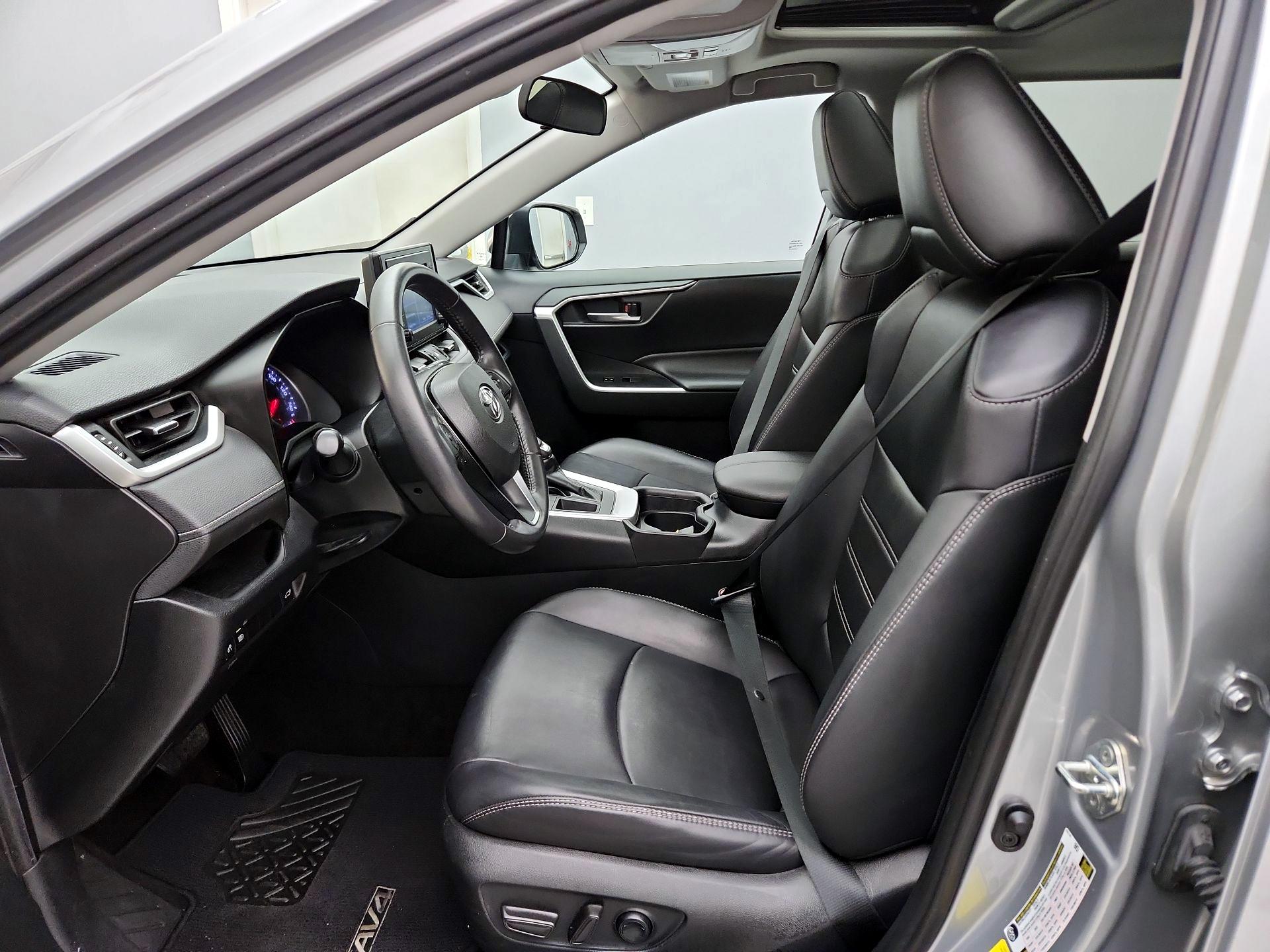 Thumbnail: 2019 Toyota RAV4 - 11