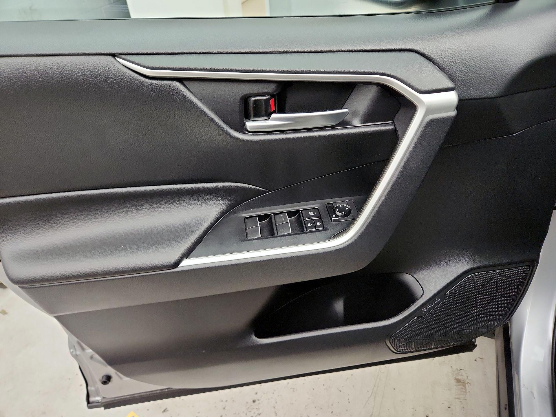 Thumbnail: 2019 Toyota RAV4 - 12