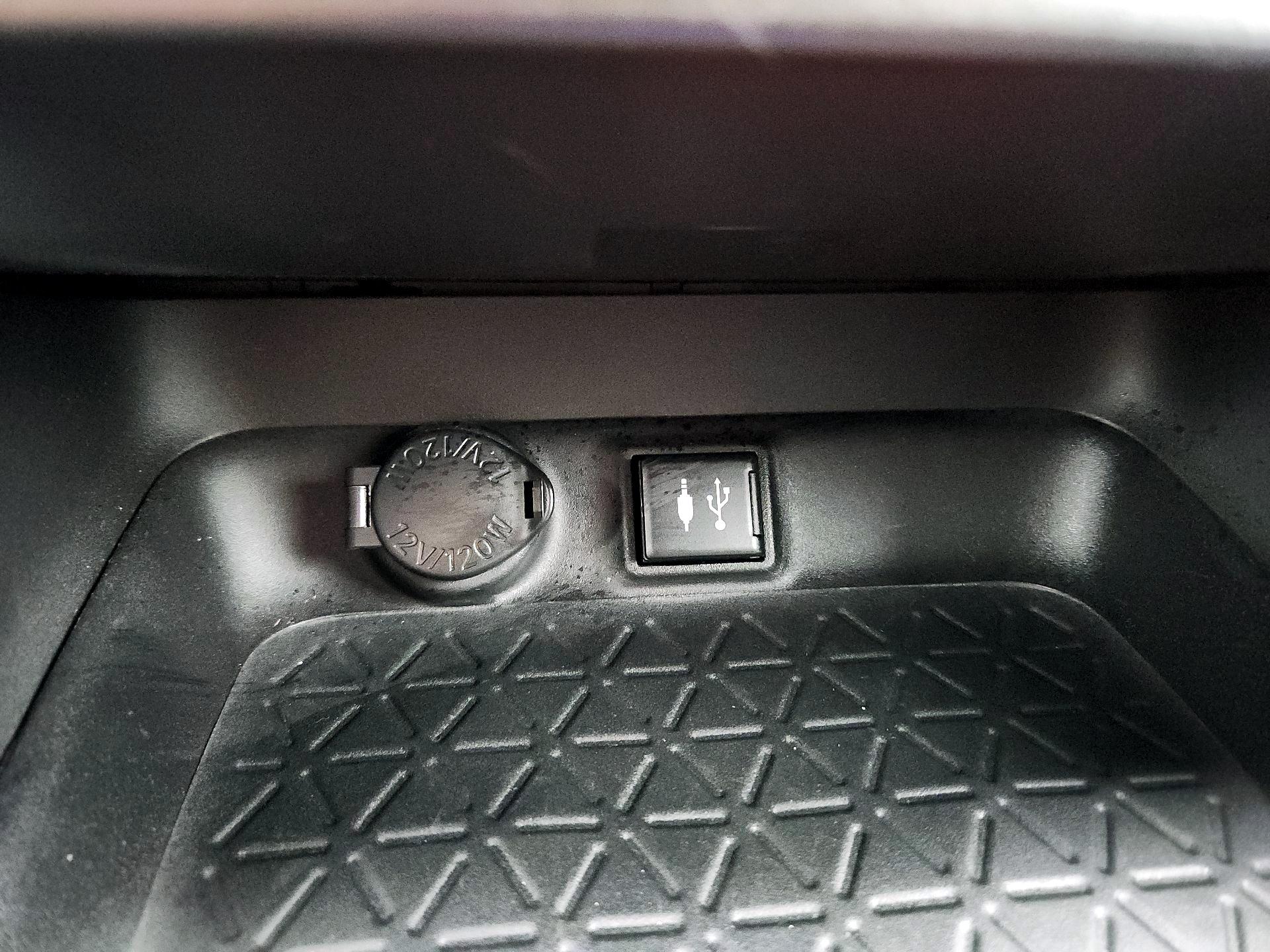 Thumbnail: 2019 Toyota RAV4 - 18