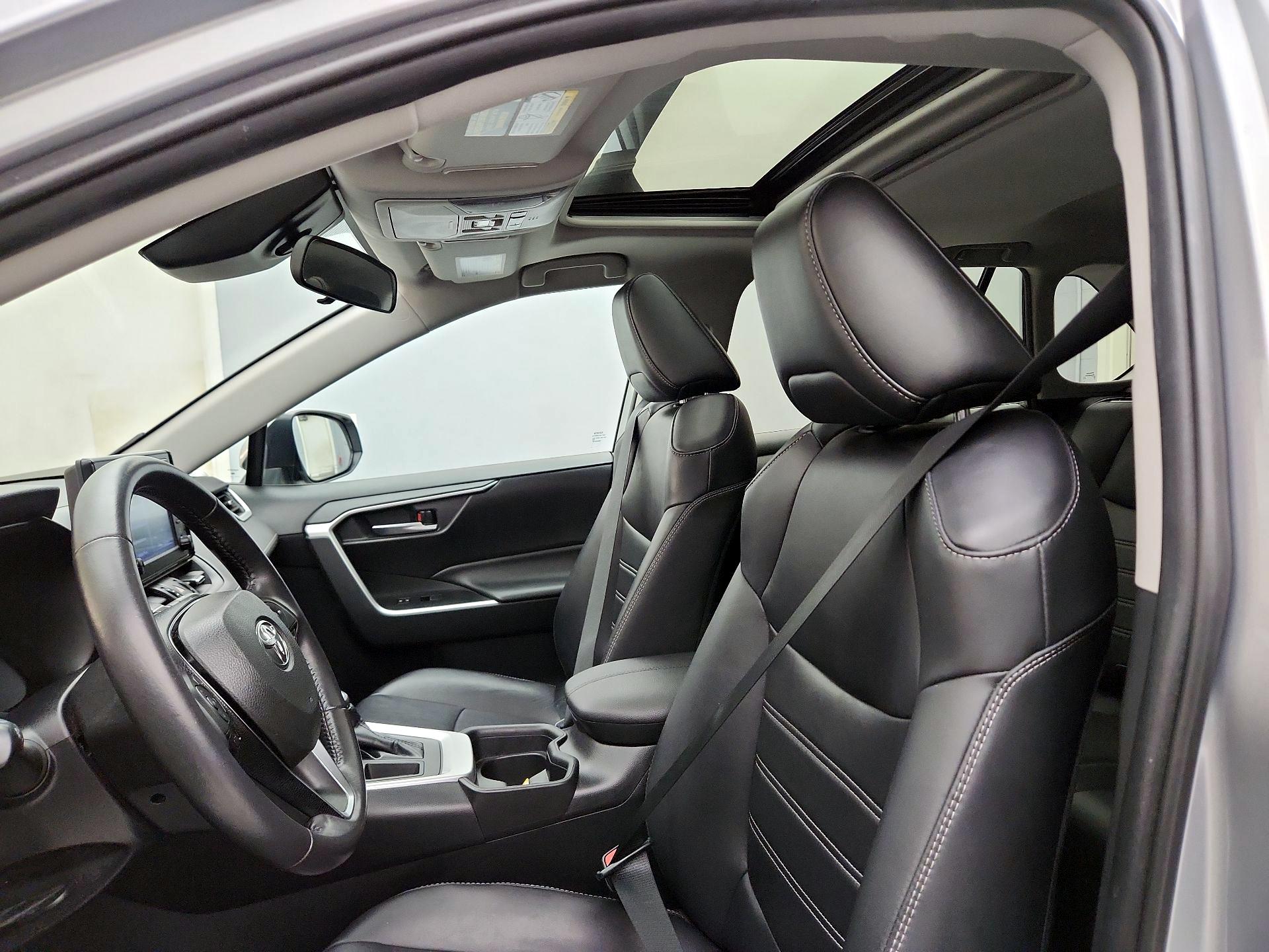 Thumbnail: 2019 Toyota RAV4 - 19