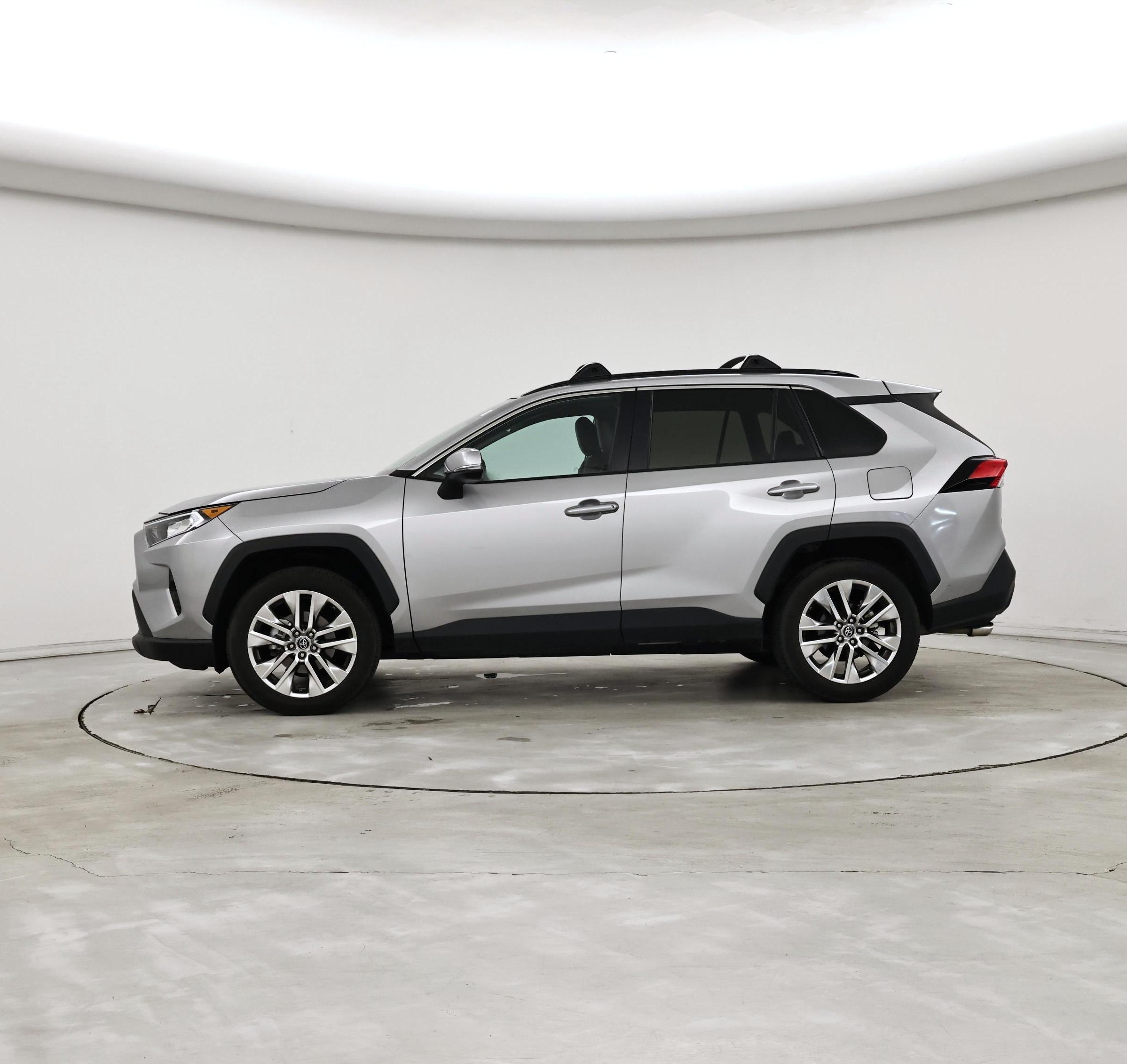 Thumbnail: 2019 Toyota RAV4 - 3