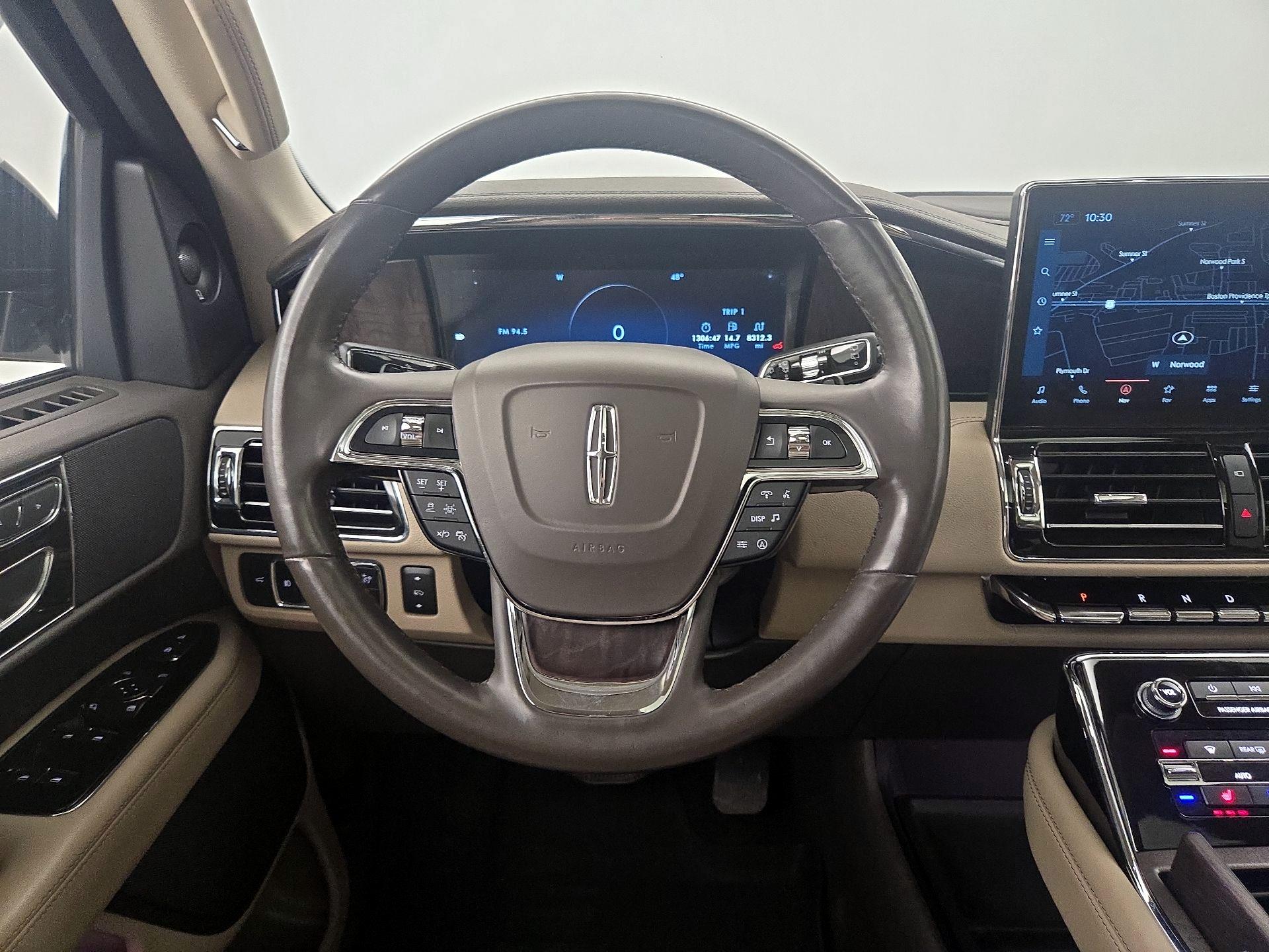 Thumbnail: 2022 Lincoln Navigator - 10