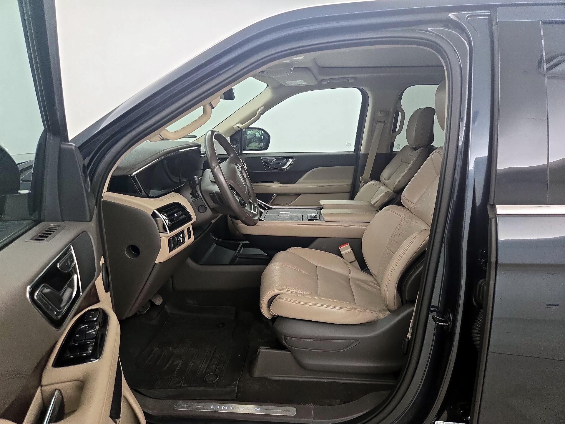 Thumbnail: 2022 Lincoln Navigator - 11