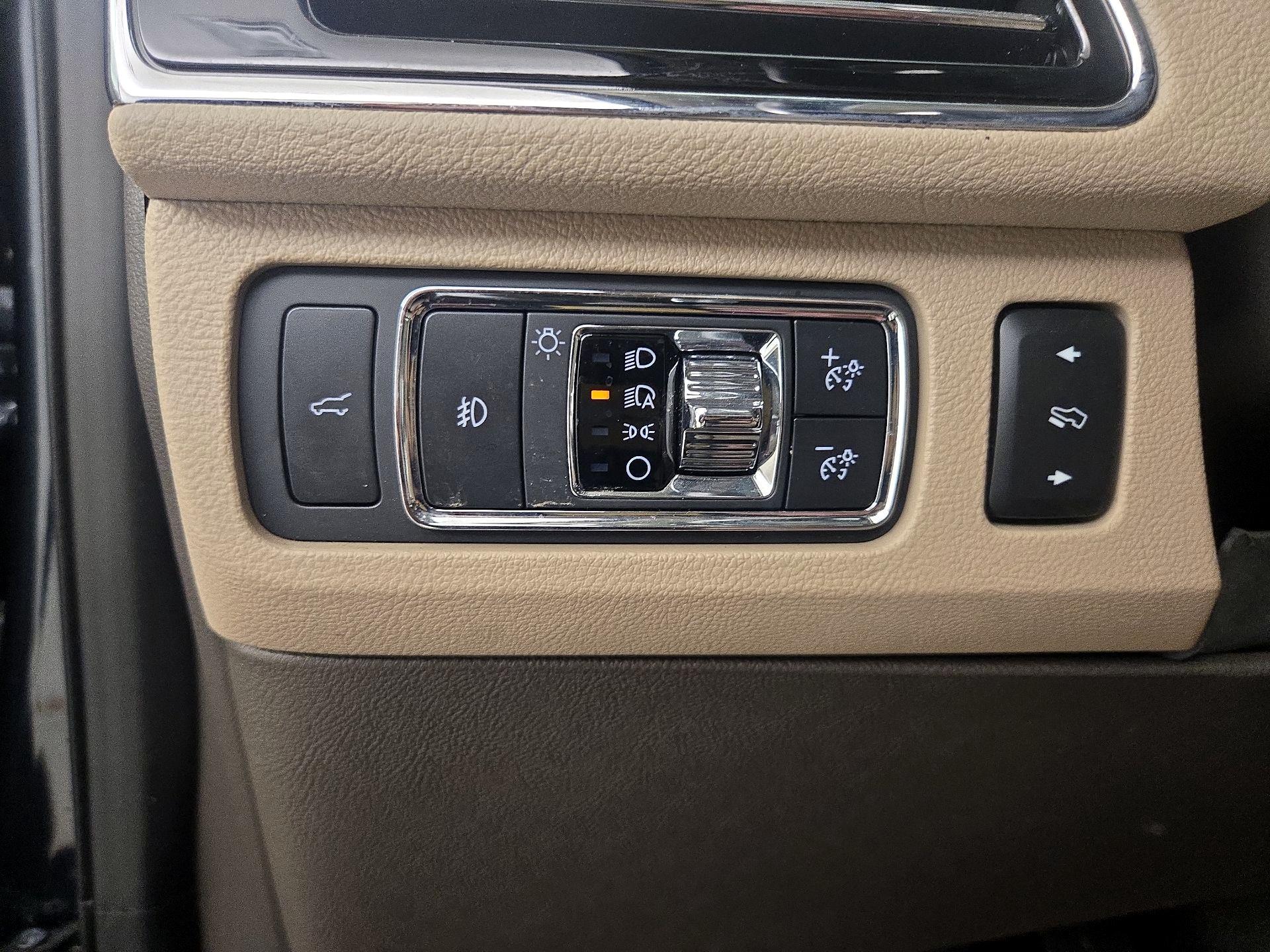 Thumbnail: 2022 Lincoln Navigator - 13