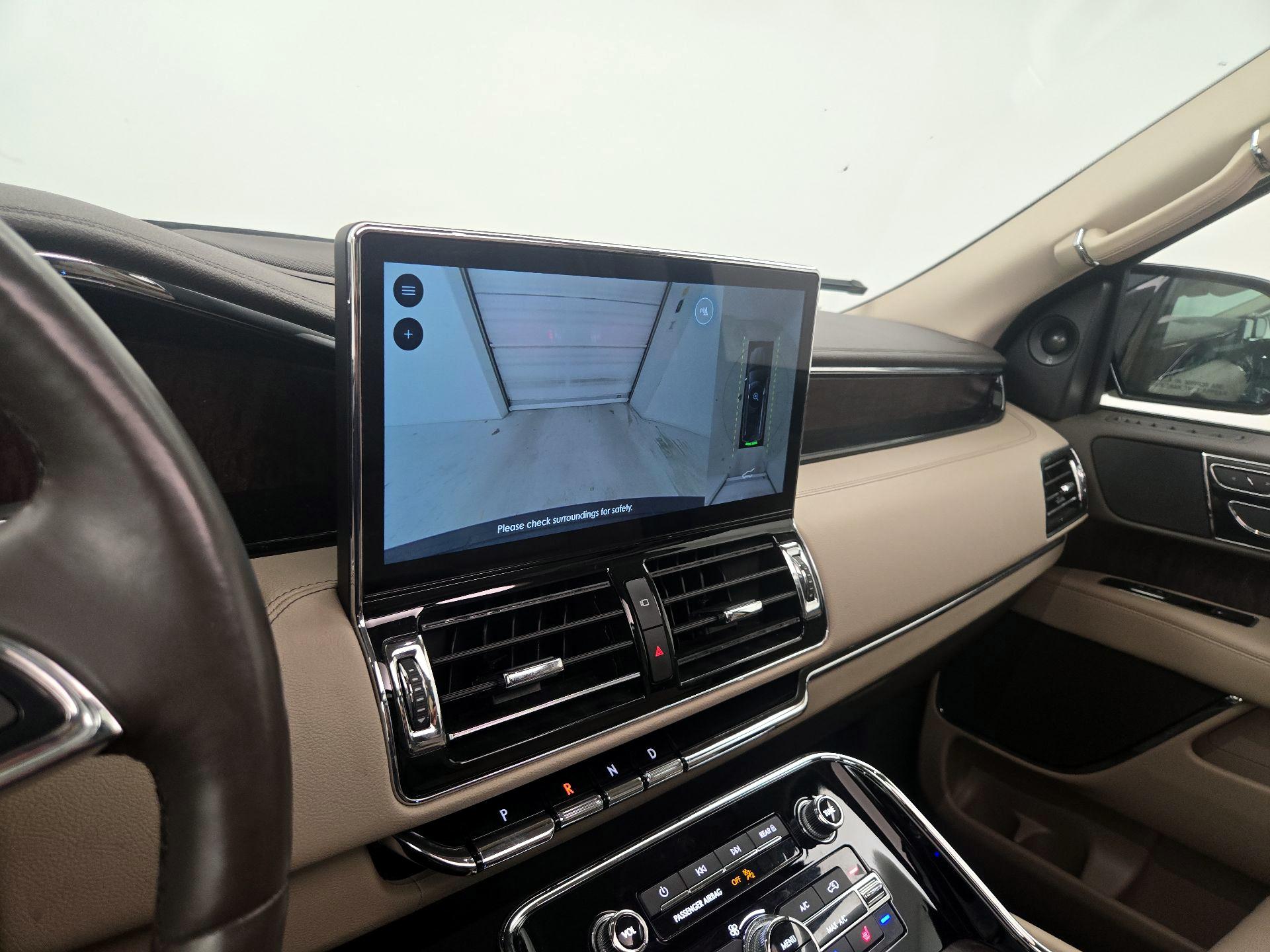 Thumbnail: 2022 Lincoln Navigator - 15