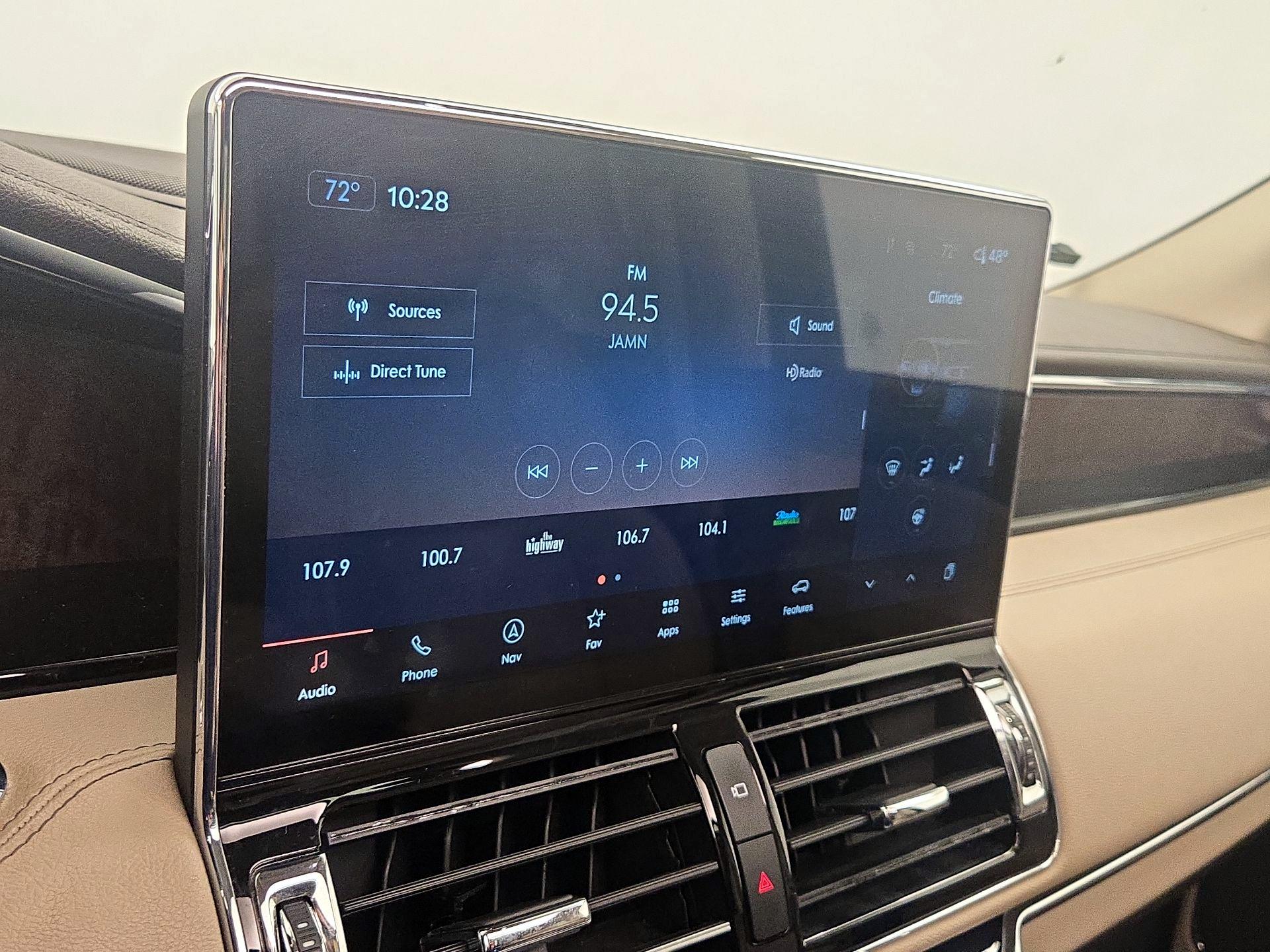 Thumbnail: 2022 Lincoln Navigator - 16