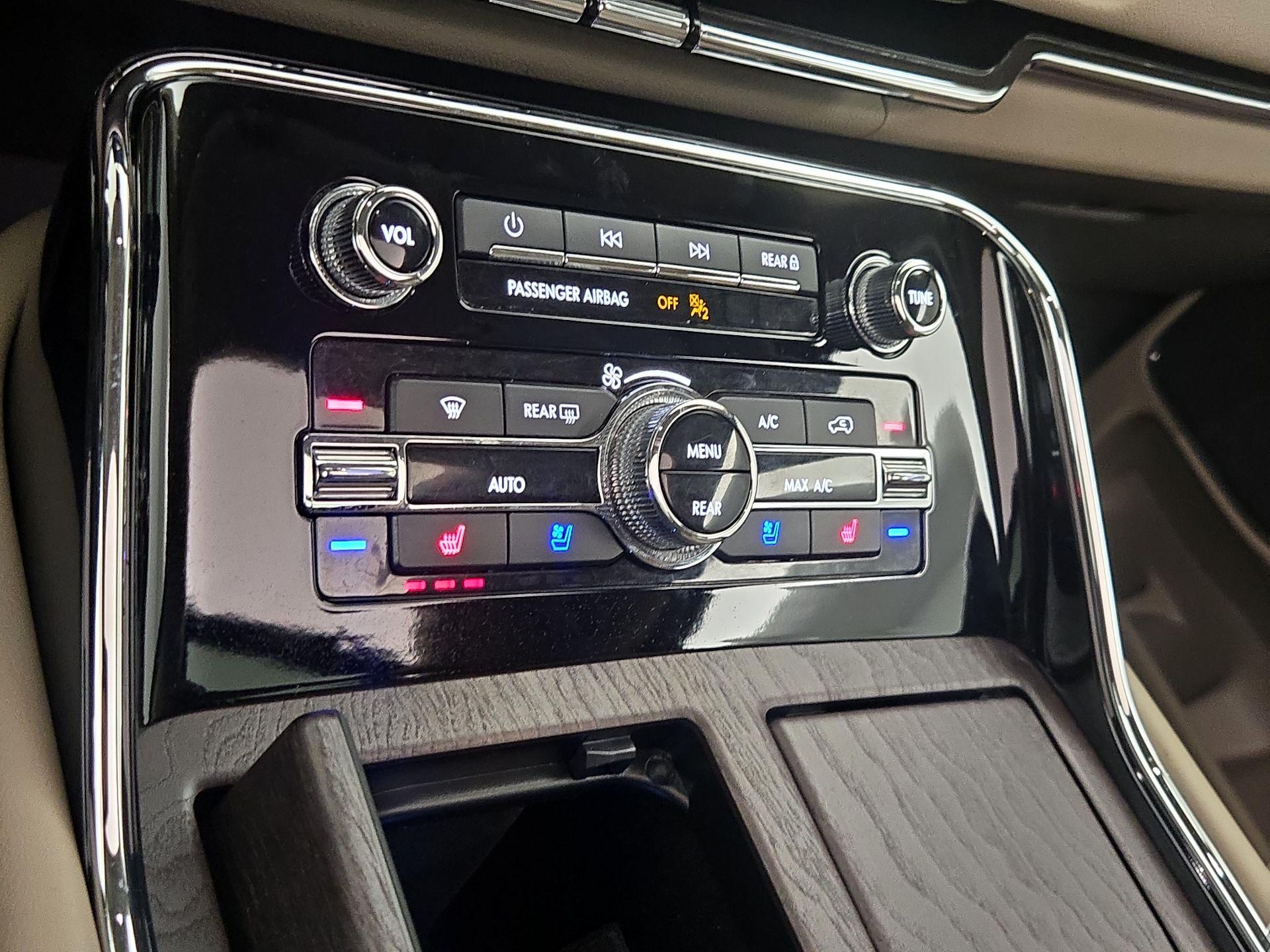 Thumbnail: 2022 Lincoln Navigator - 17