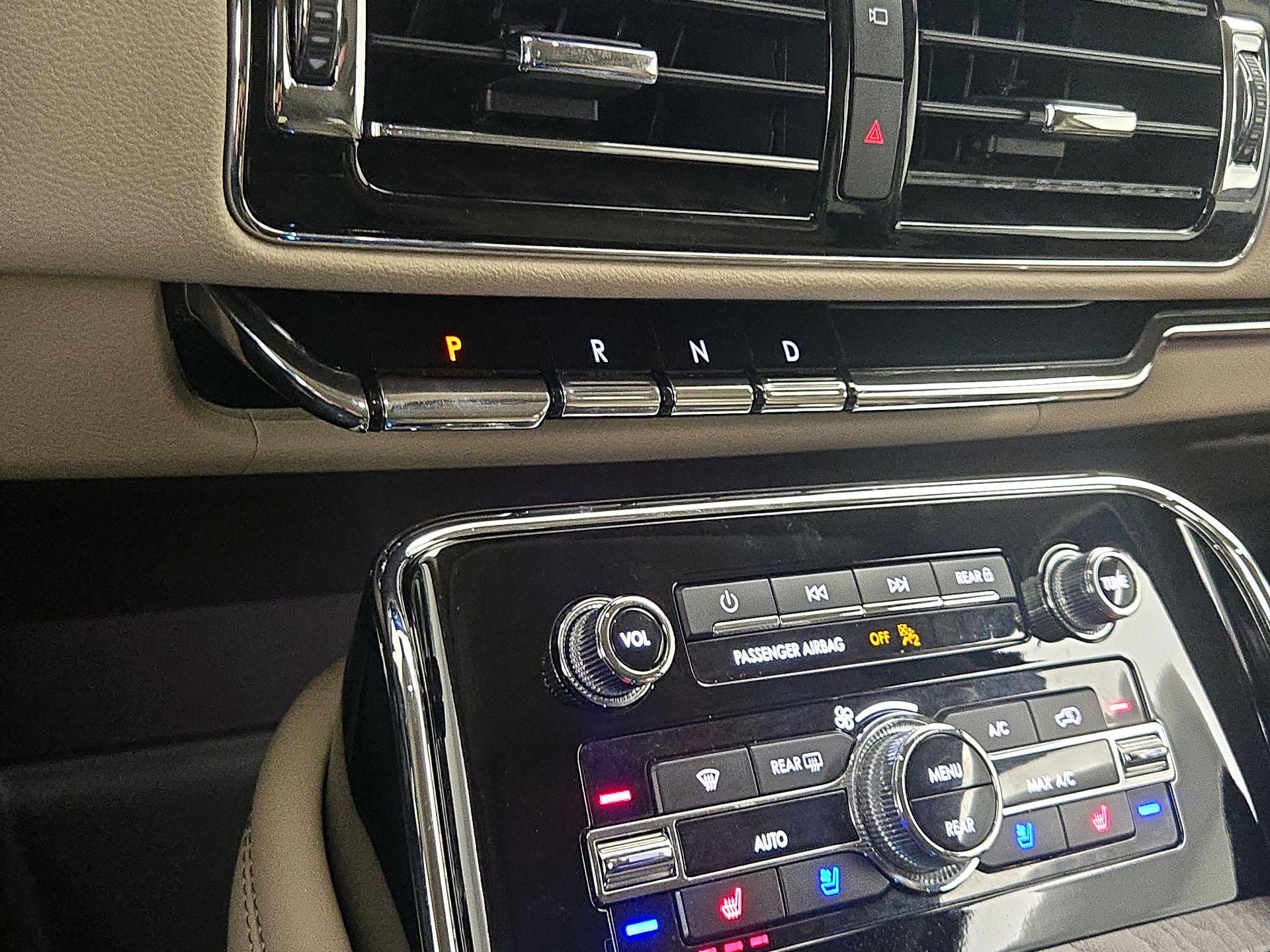 Thumbnail: 2022 Lincoln Navigator - 18