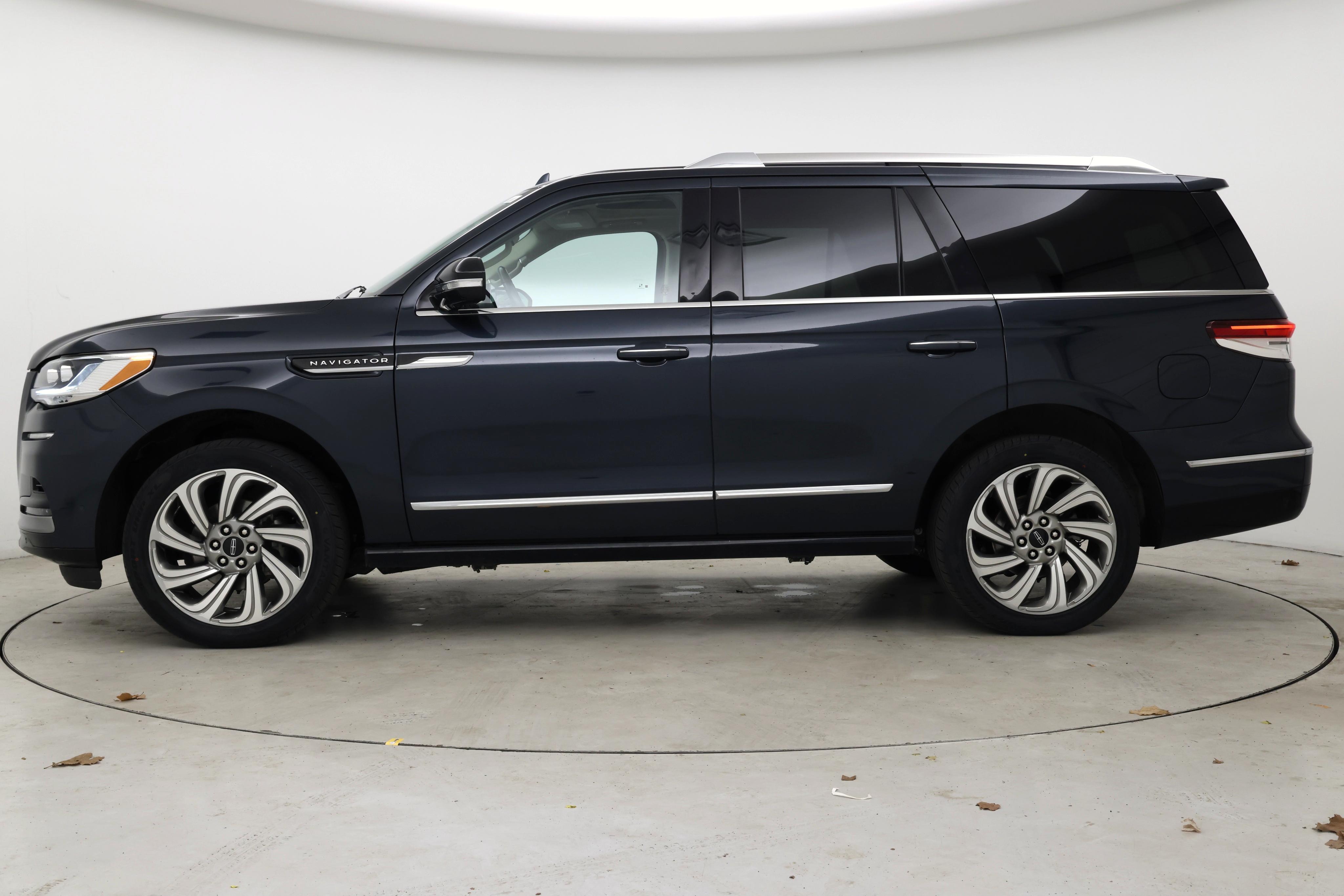 Thumbnail: 2022 Lincoln Navigator - 3