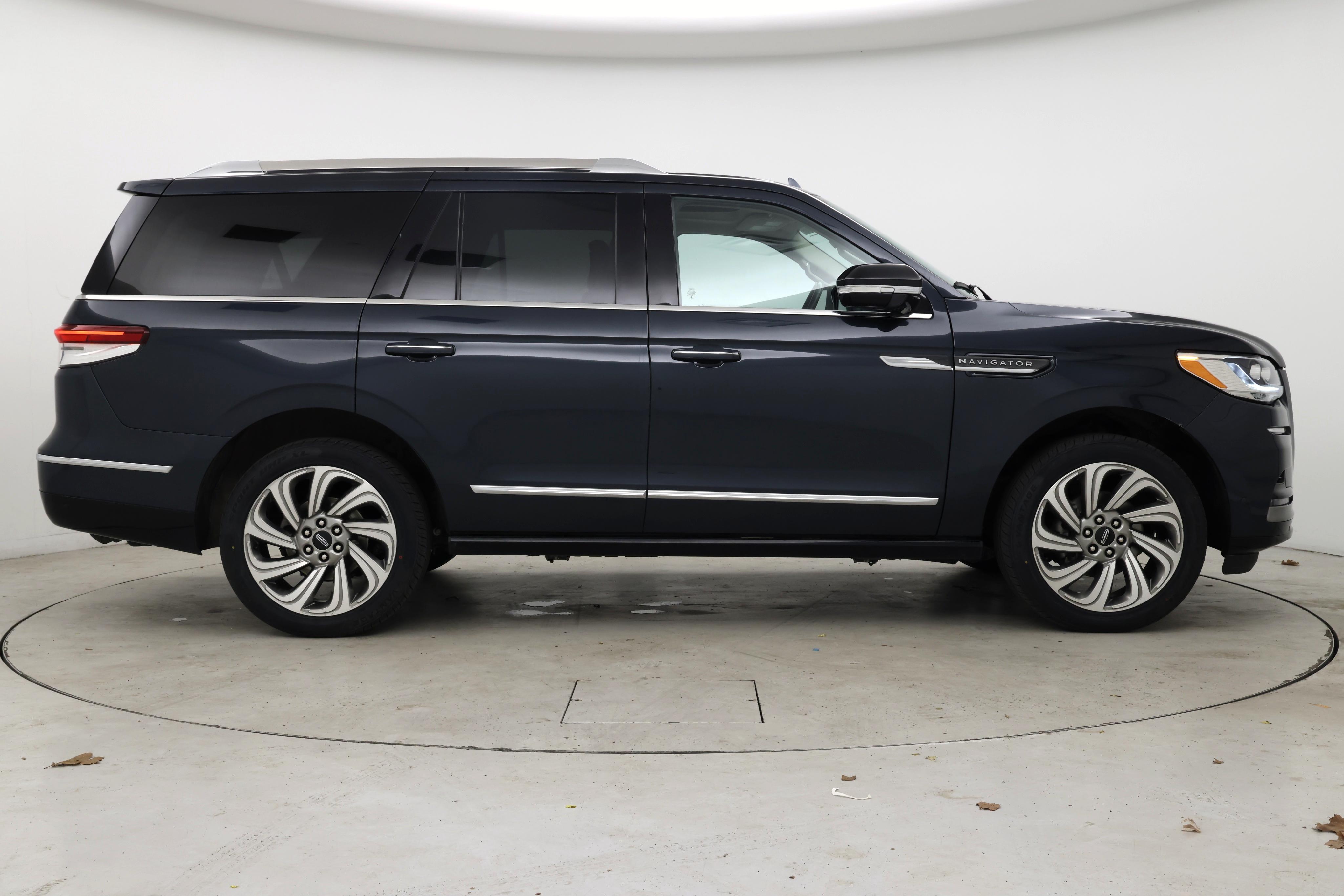 Thumbnail: 2022 Lincoln Navigator - 7