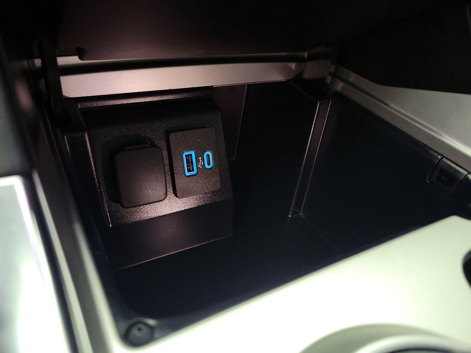 Thumbnail: 2022 Ford Explorer - 19