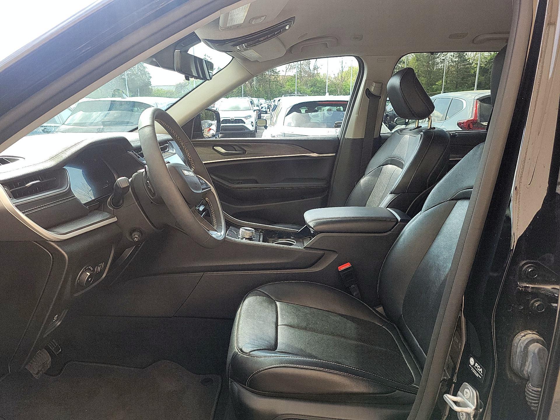 Thumbnail: 2023 Jeep Grand Cherokee - 9