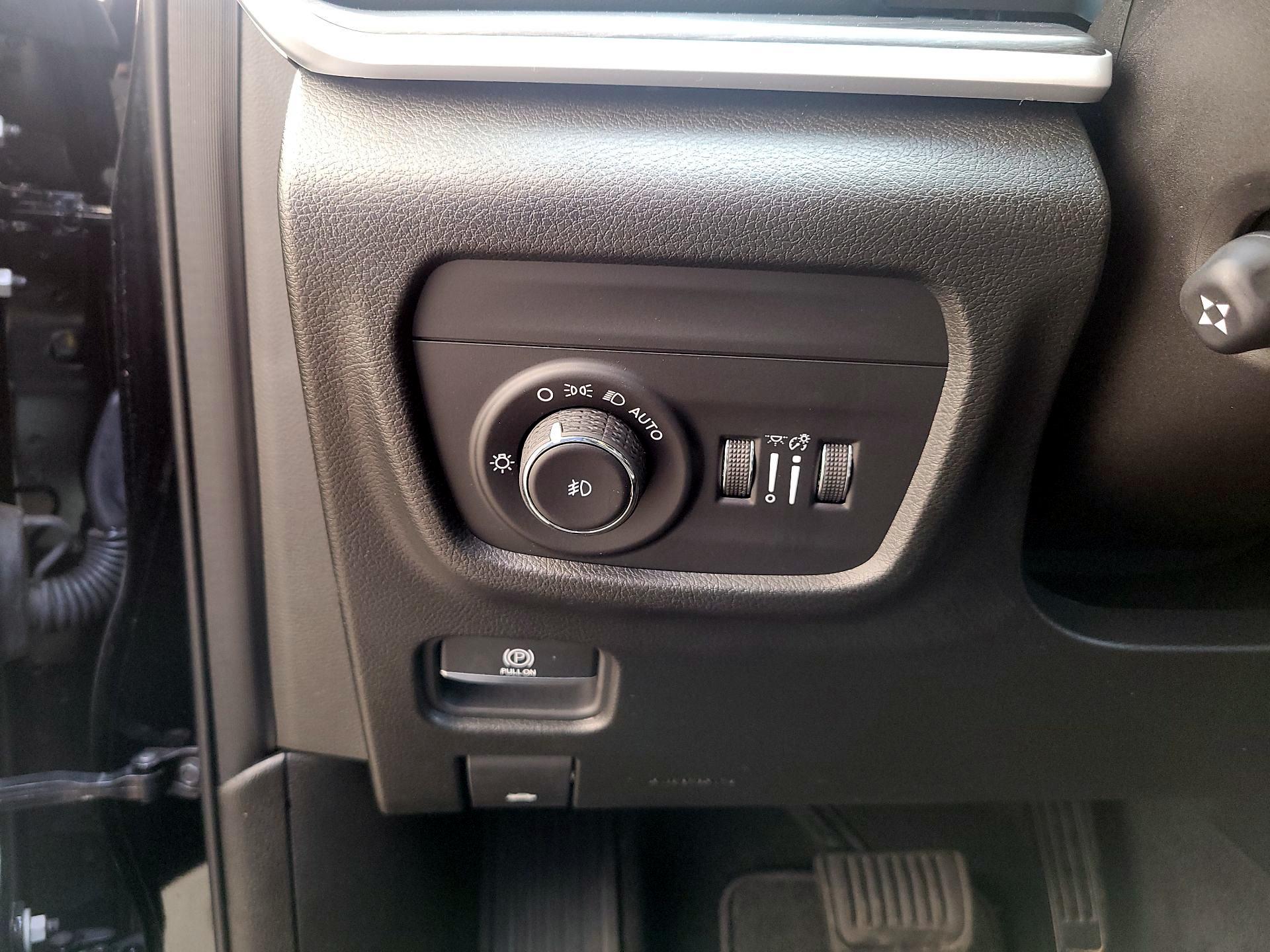 Thumbnail: 2023 Jeep Grand Cherokee - 11