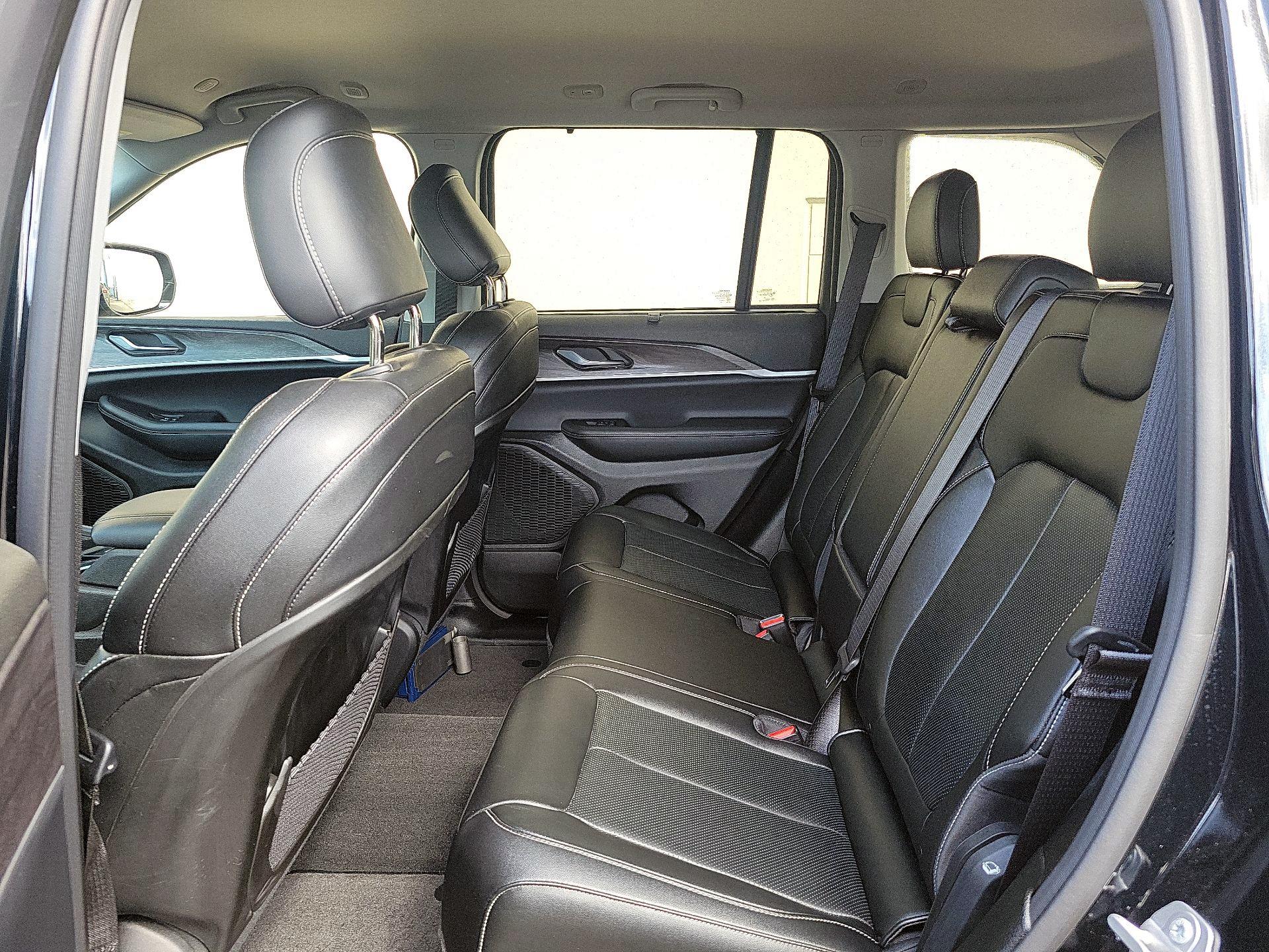 Thumbnail: 2023 Jeep Grand Cherokee - 18