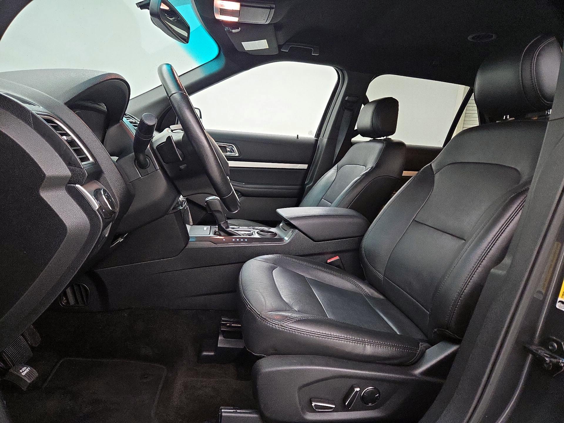 Thumbnail: 2016 Ford Explorer - 11