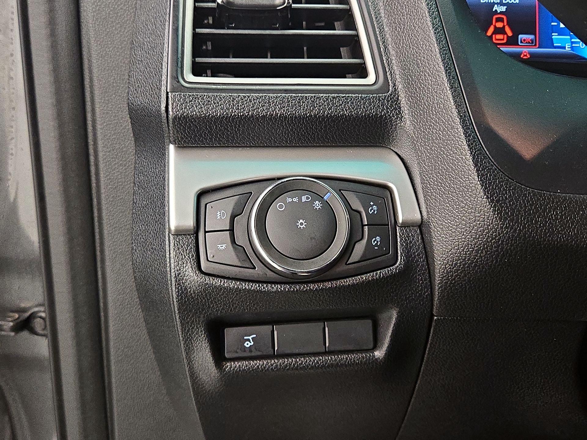 Thumbnail: 2016 Ford Explorer - 13