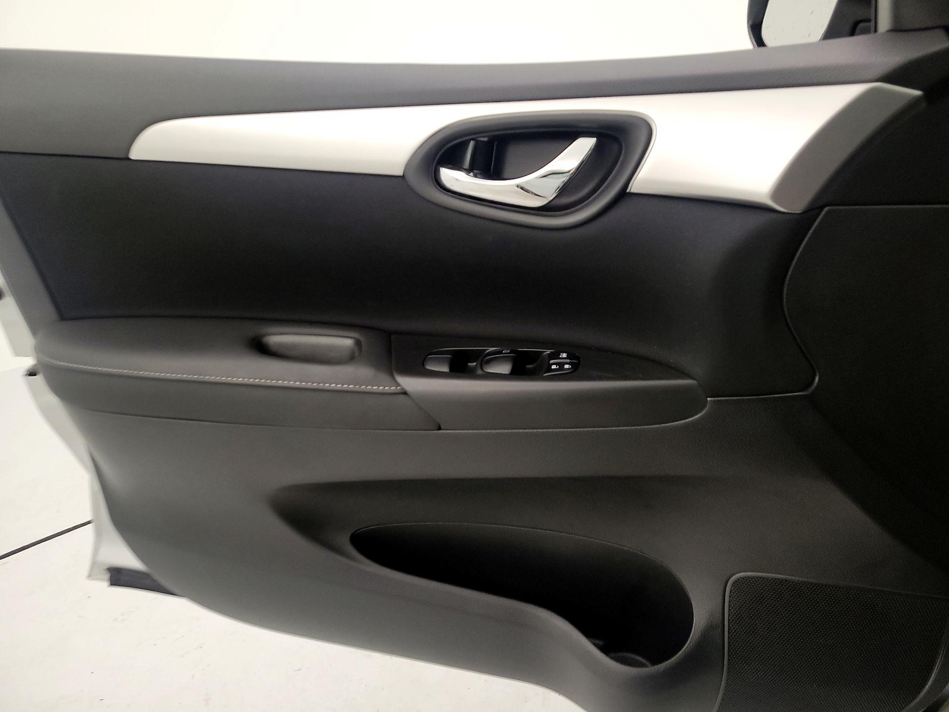 Thumbnail: 2019 Nissan Sentra - 12