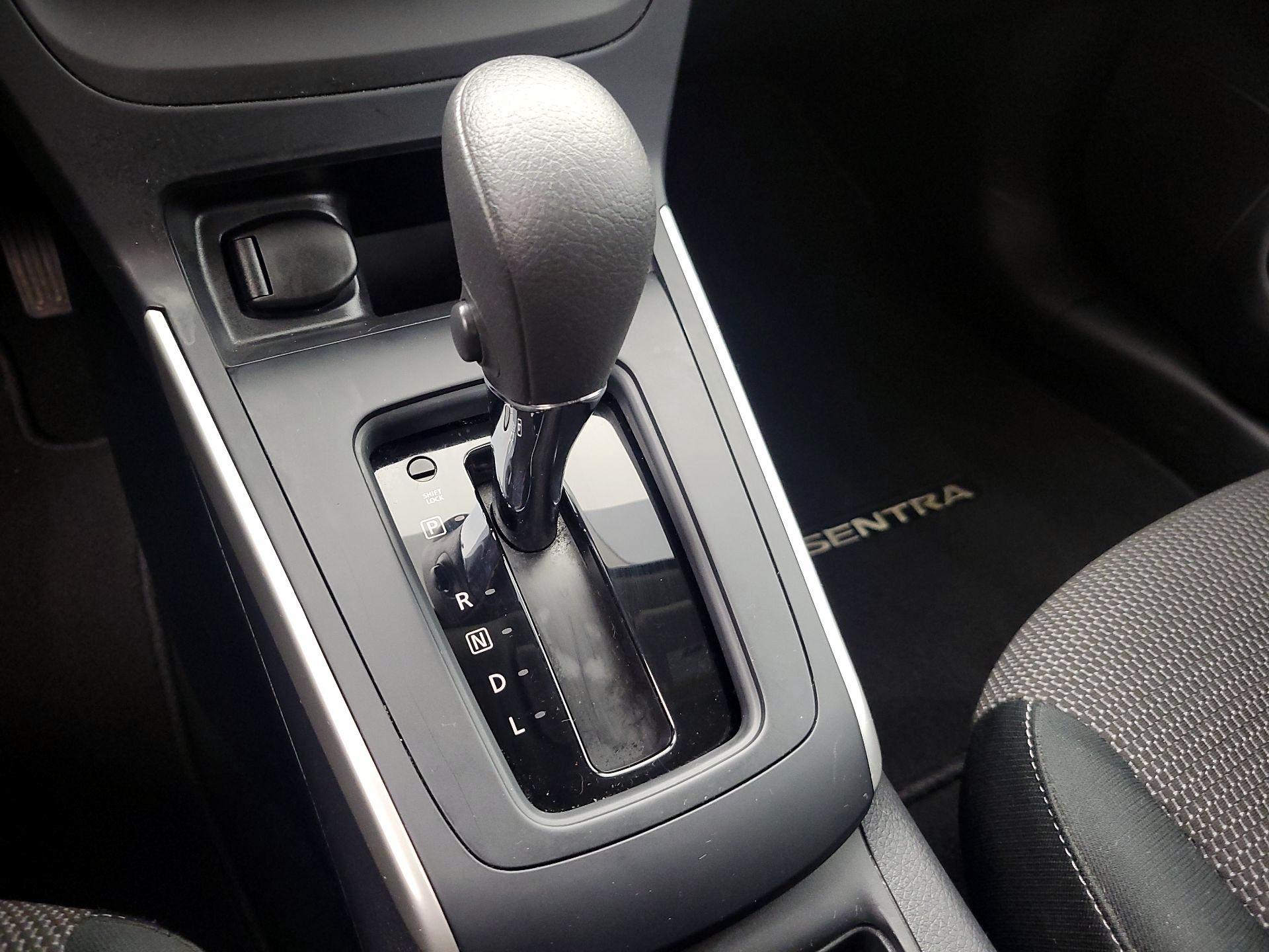 Thumbnail: 2019 Nissan Sentra - 17