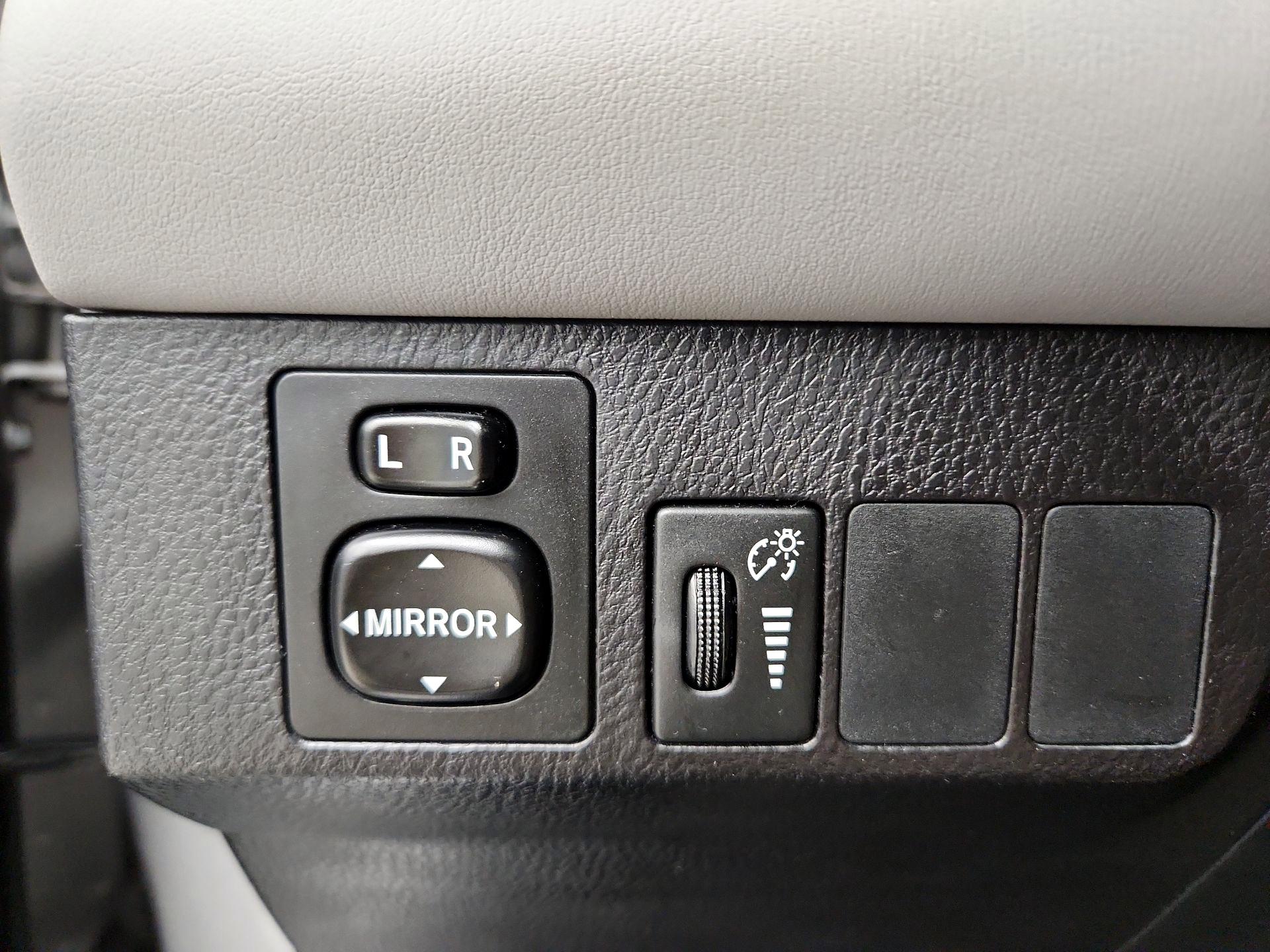 Thumbnail: 2016 Toyota RAV4 - 13