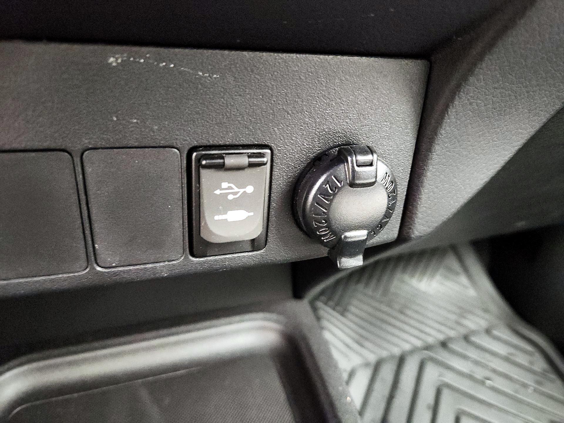 Thumbnail: 2016 Toyota RAV4 - 18