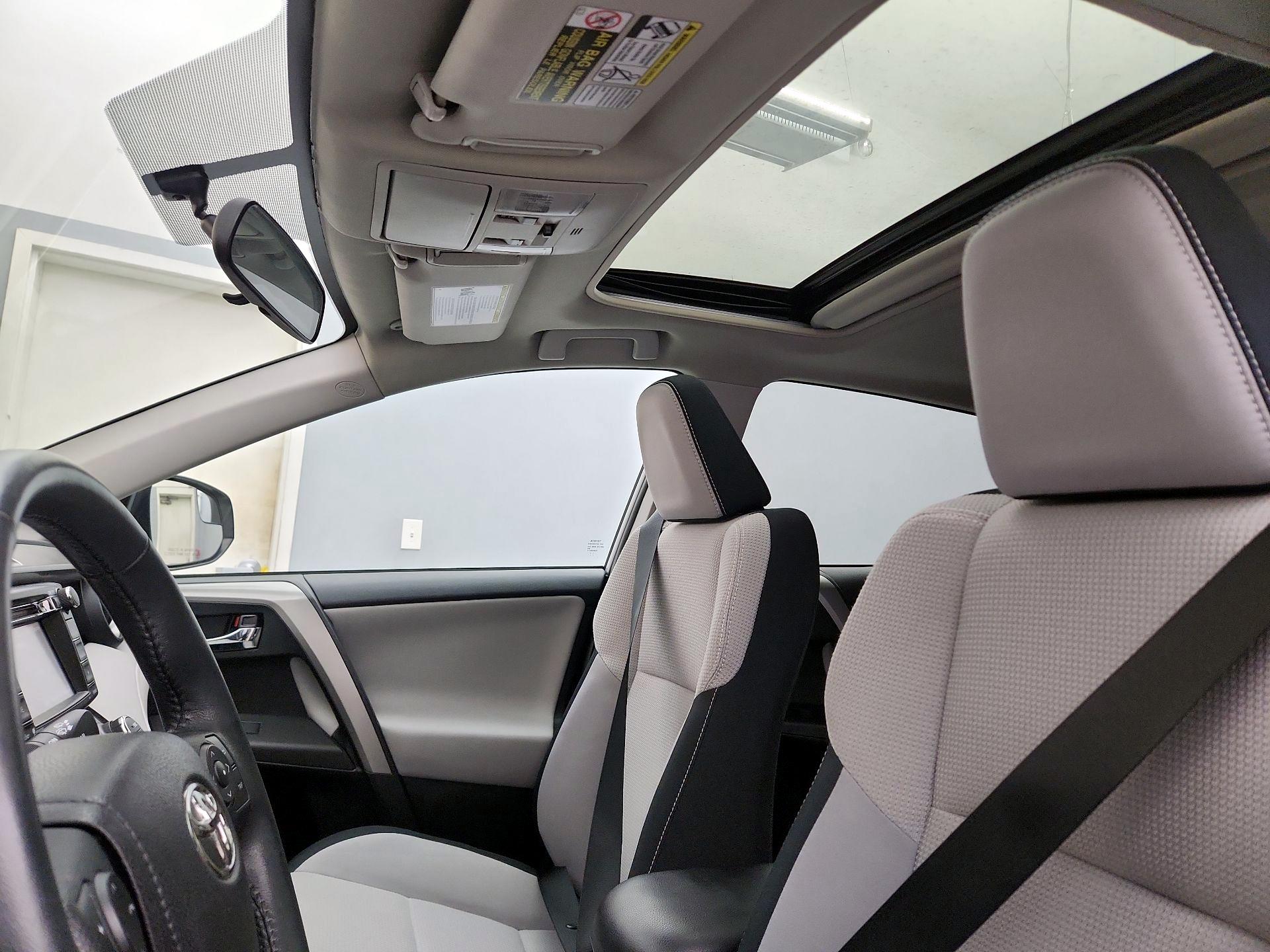 Thumbnail: 2016 Toyota RAV4 - 19