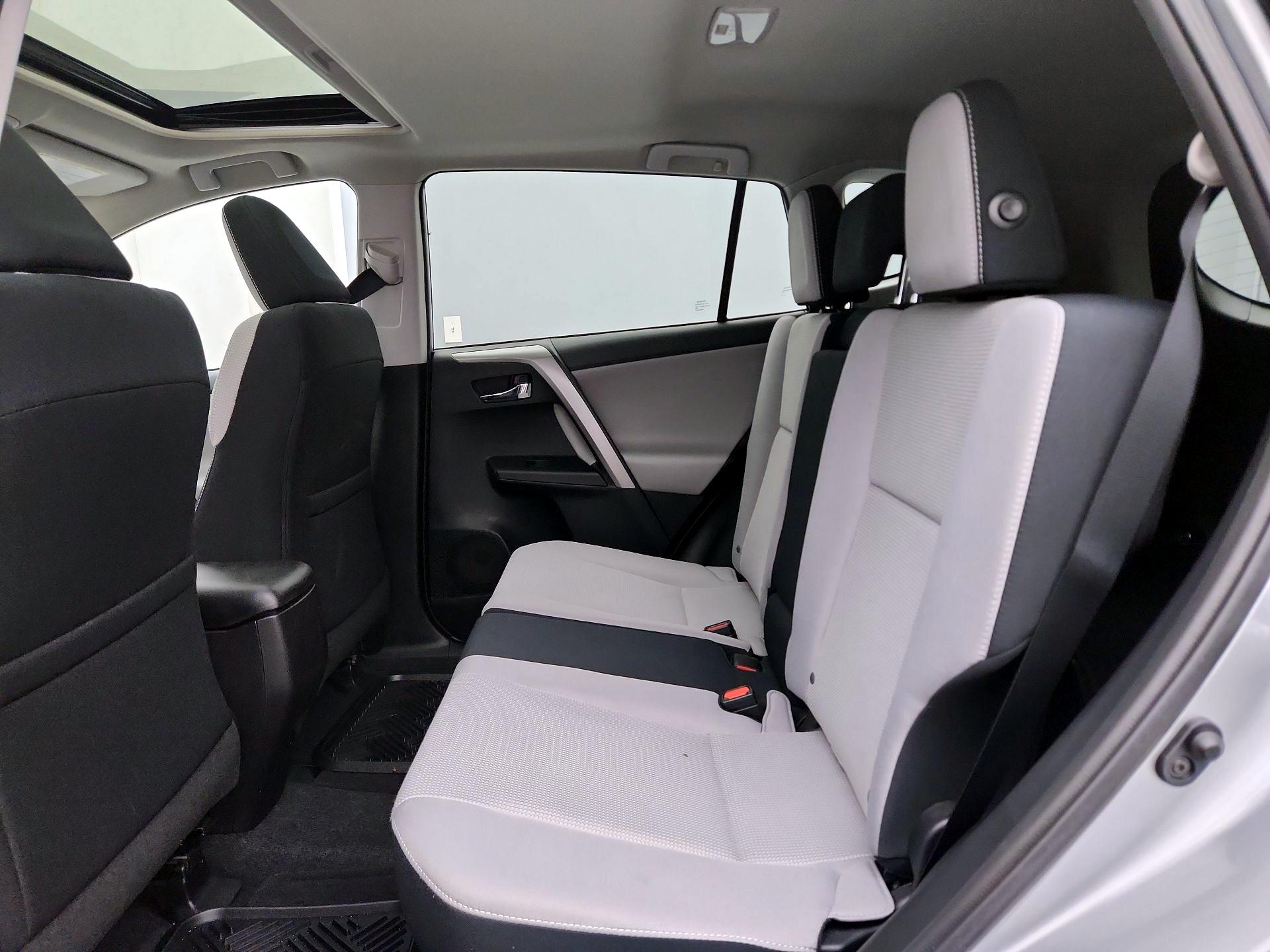 Thumbnail: 2016 Toyota RAV4 - 20