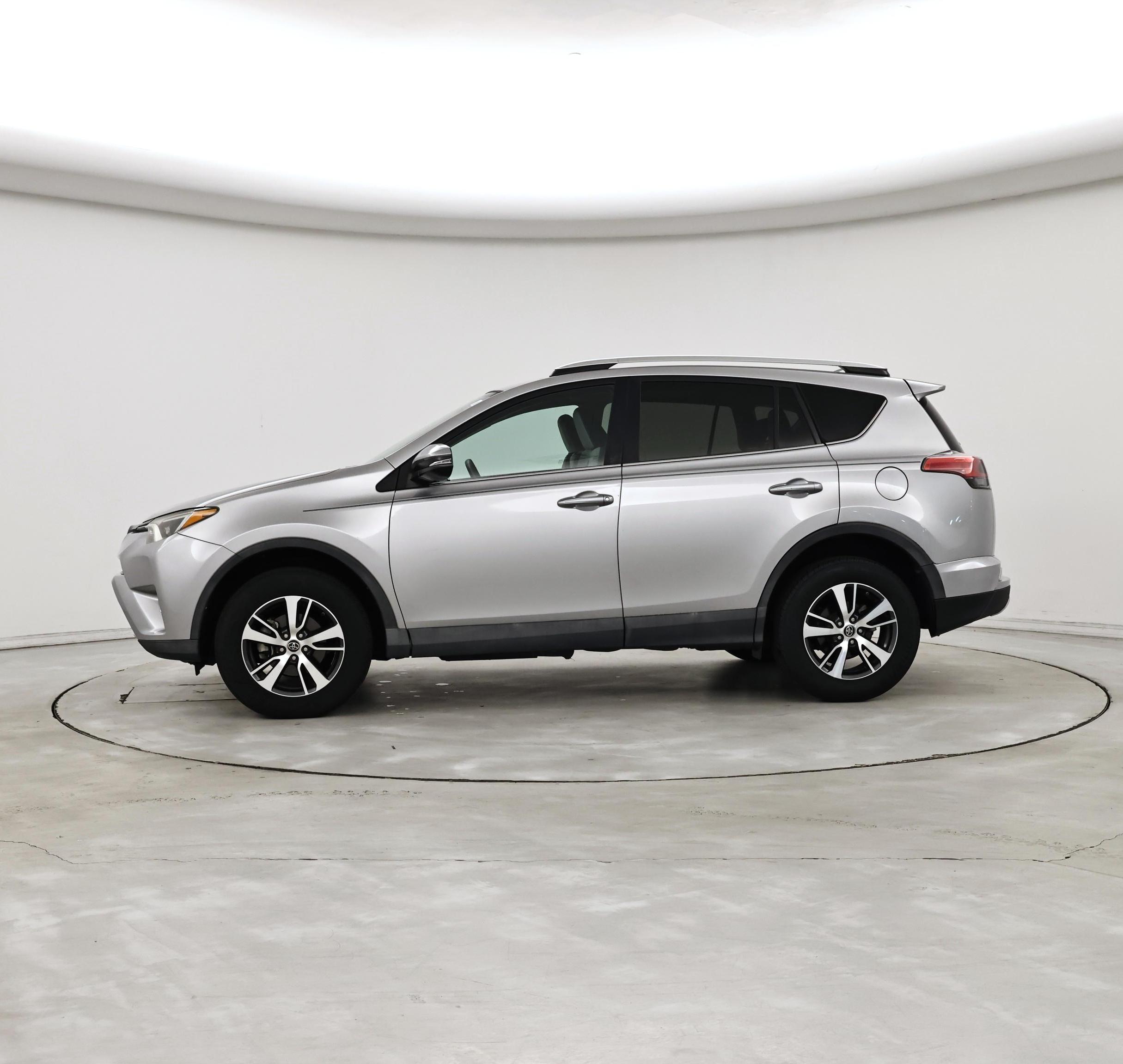 Thumbnail: 2016 Toyota RAV4 - 3