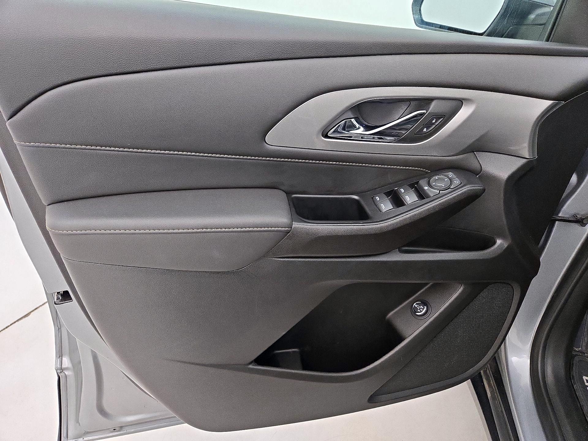 Thumbnail: 2023 Chevrolet Traverse - 12