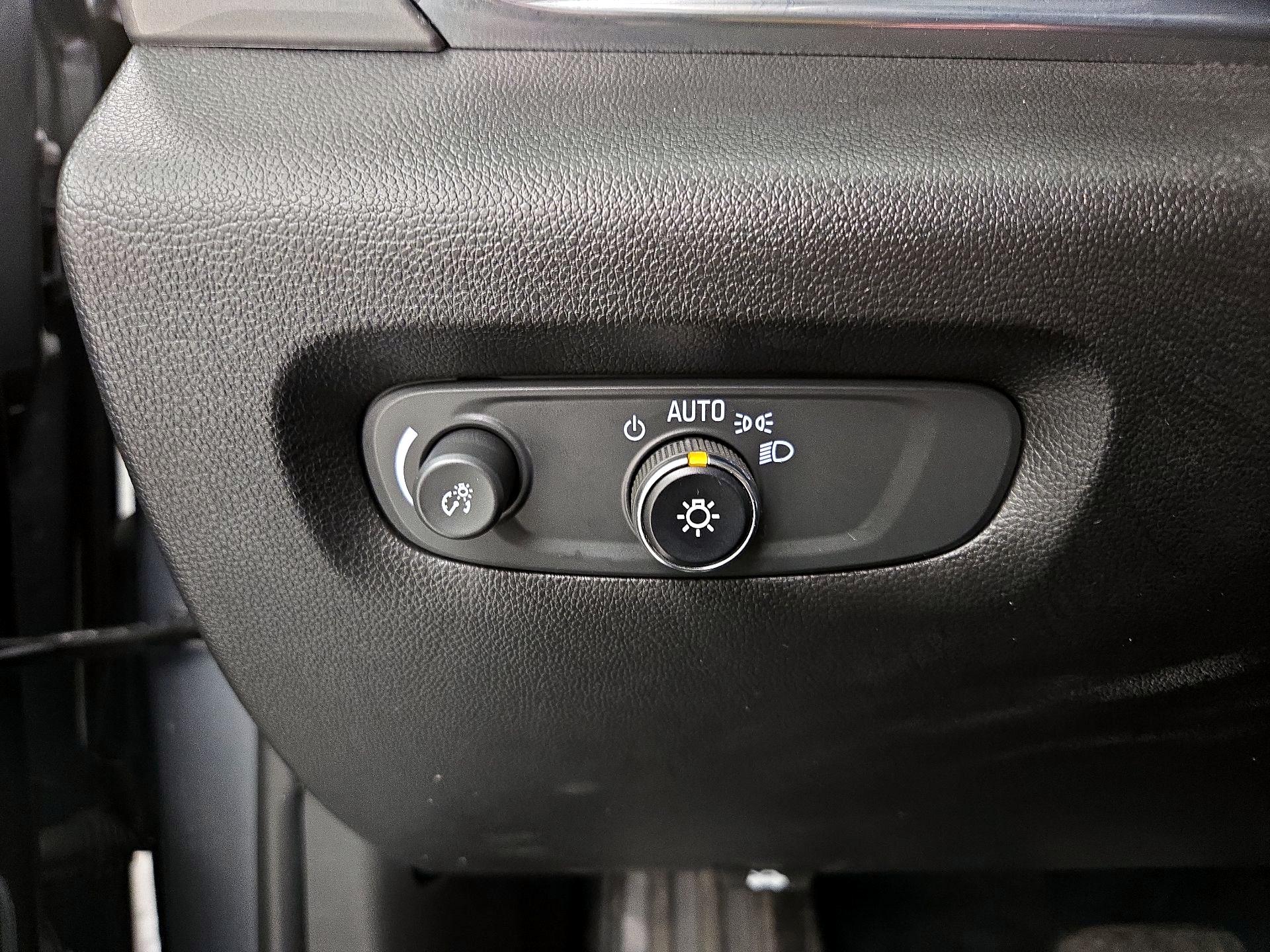 Thumbnail: 2023 Chevrolet Traverse - 13