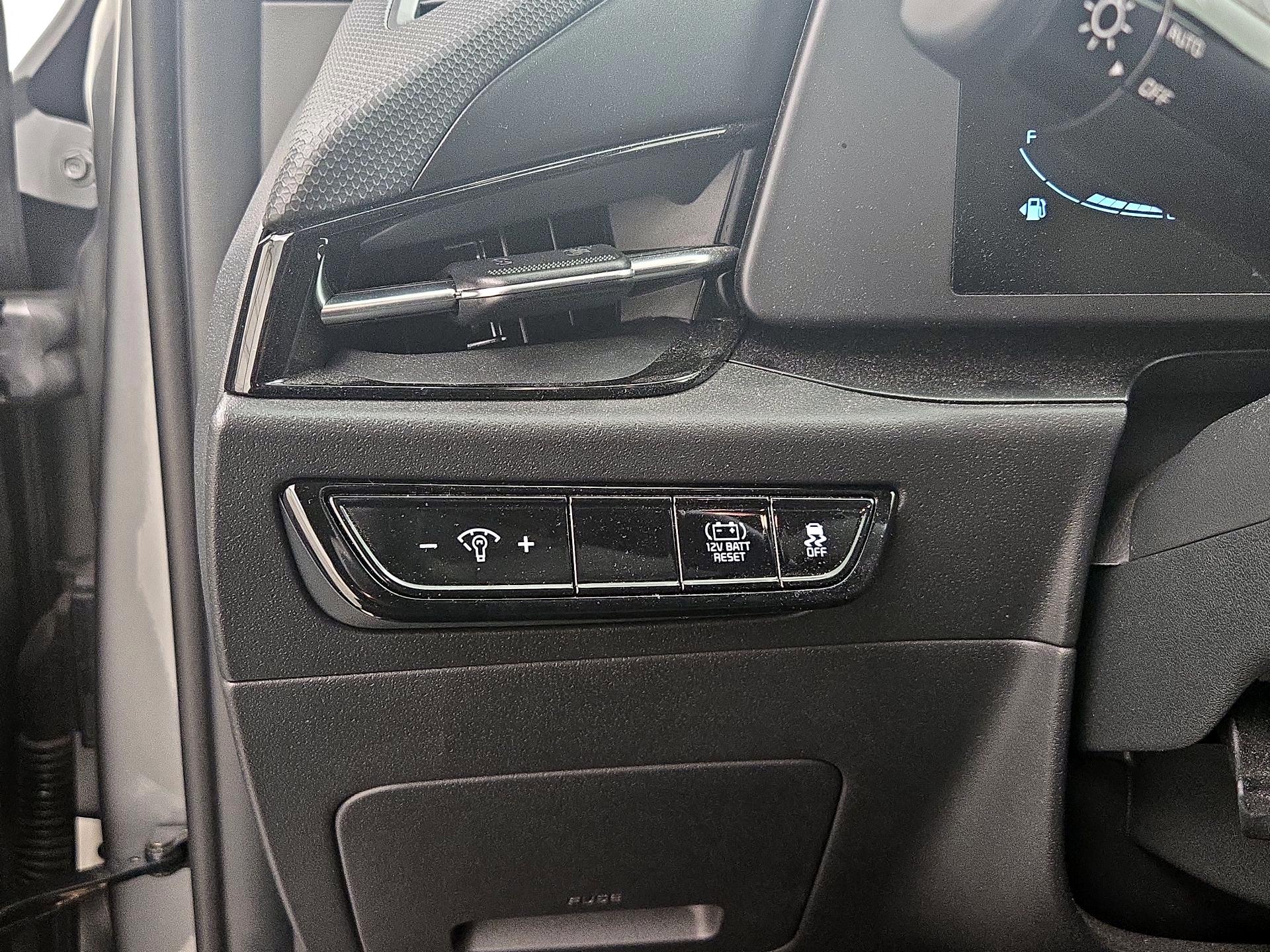 Thumbnail: 2023 Kia Niro - 13