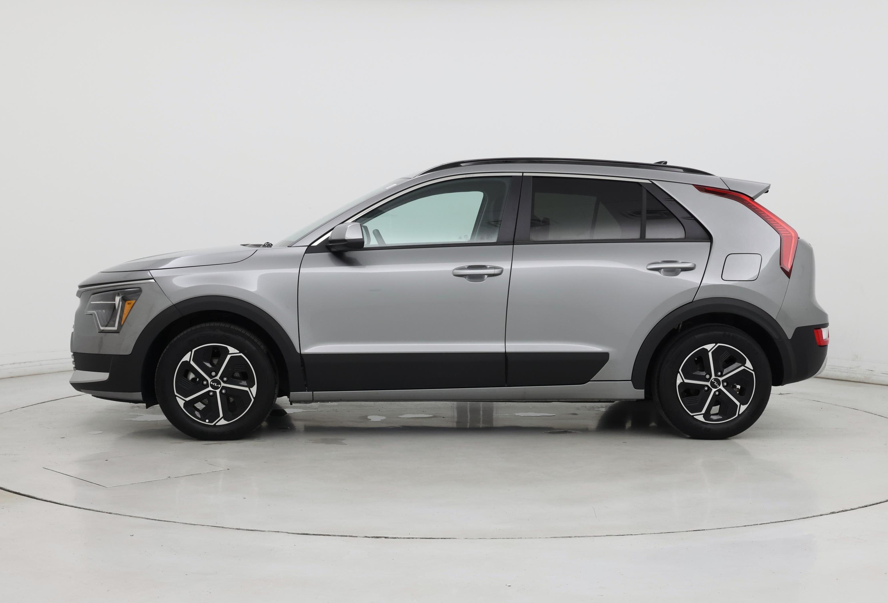 Thumbnail: 2023 Kia Niro - 3